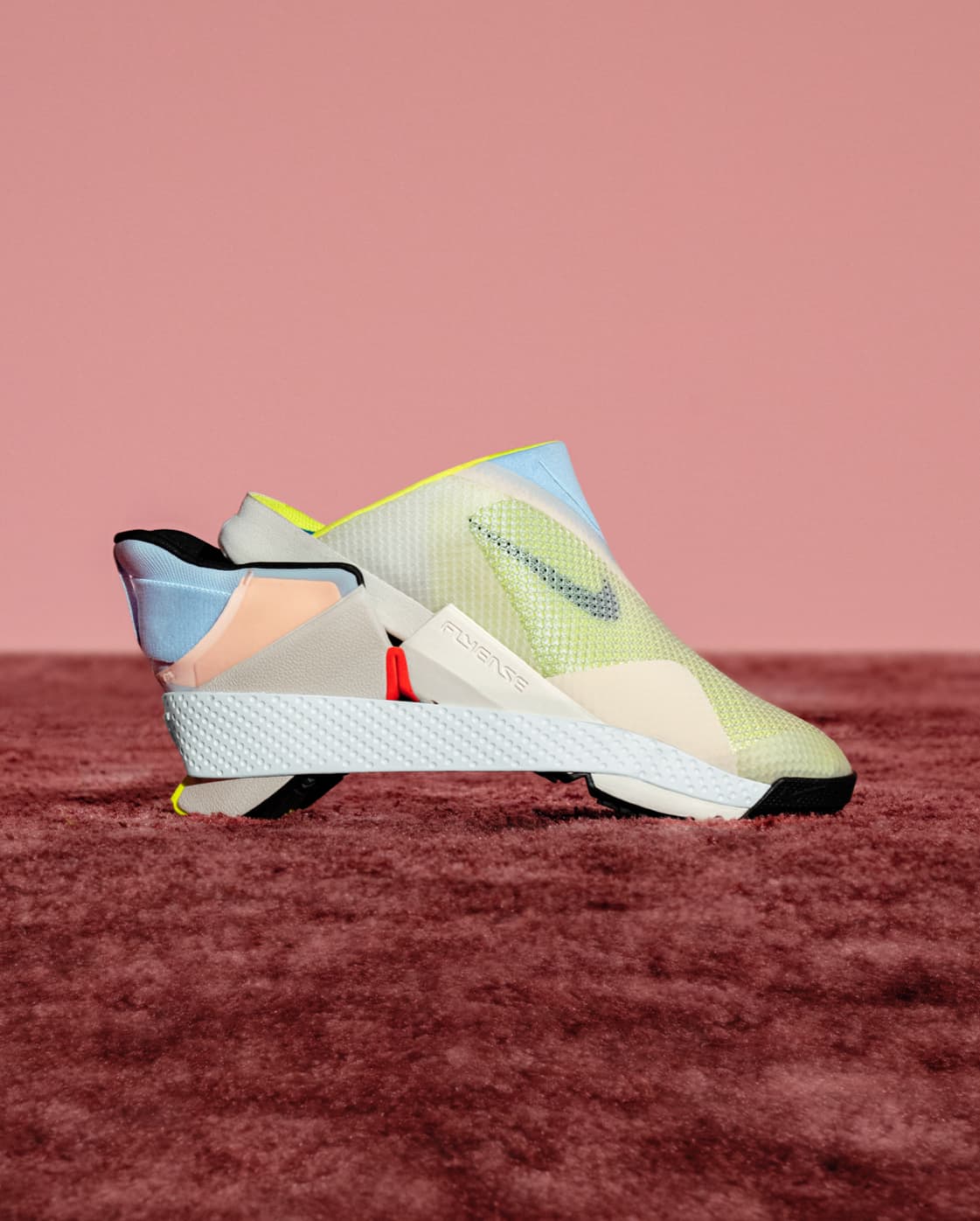 Nike初のハンズフリーシューズ:ゴー フライイーズ.オンラインストア