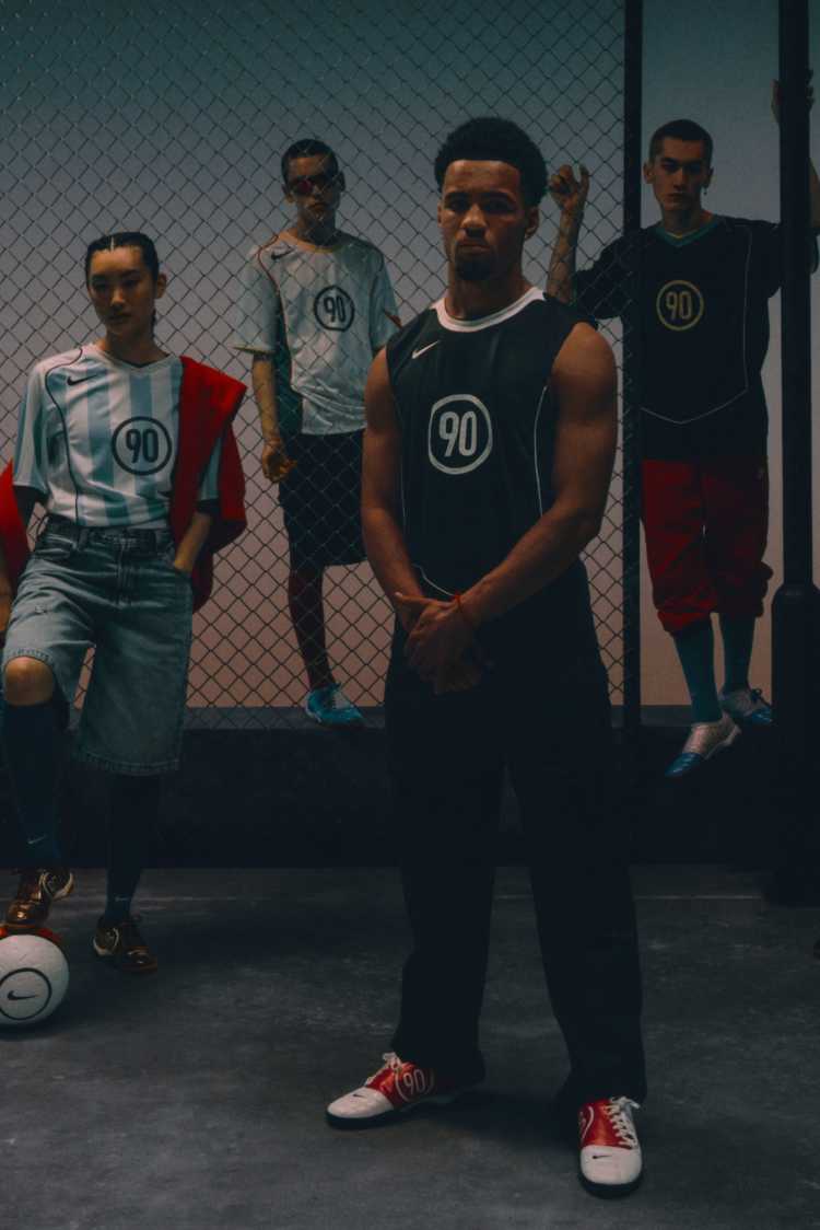 早い者勝ち⭕️ ナイキ NIKEエナメル ダウンジャケット 黒 NIKE公式】 メンズ ジャケット・ベスト【ナイキ公式通販】