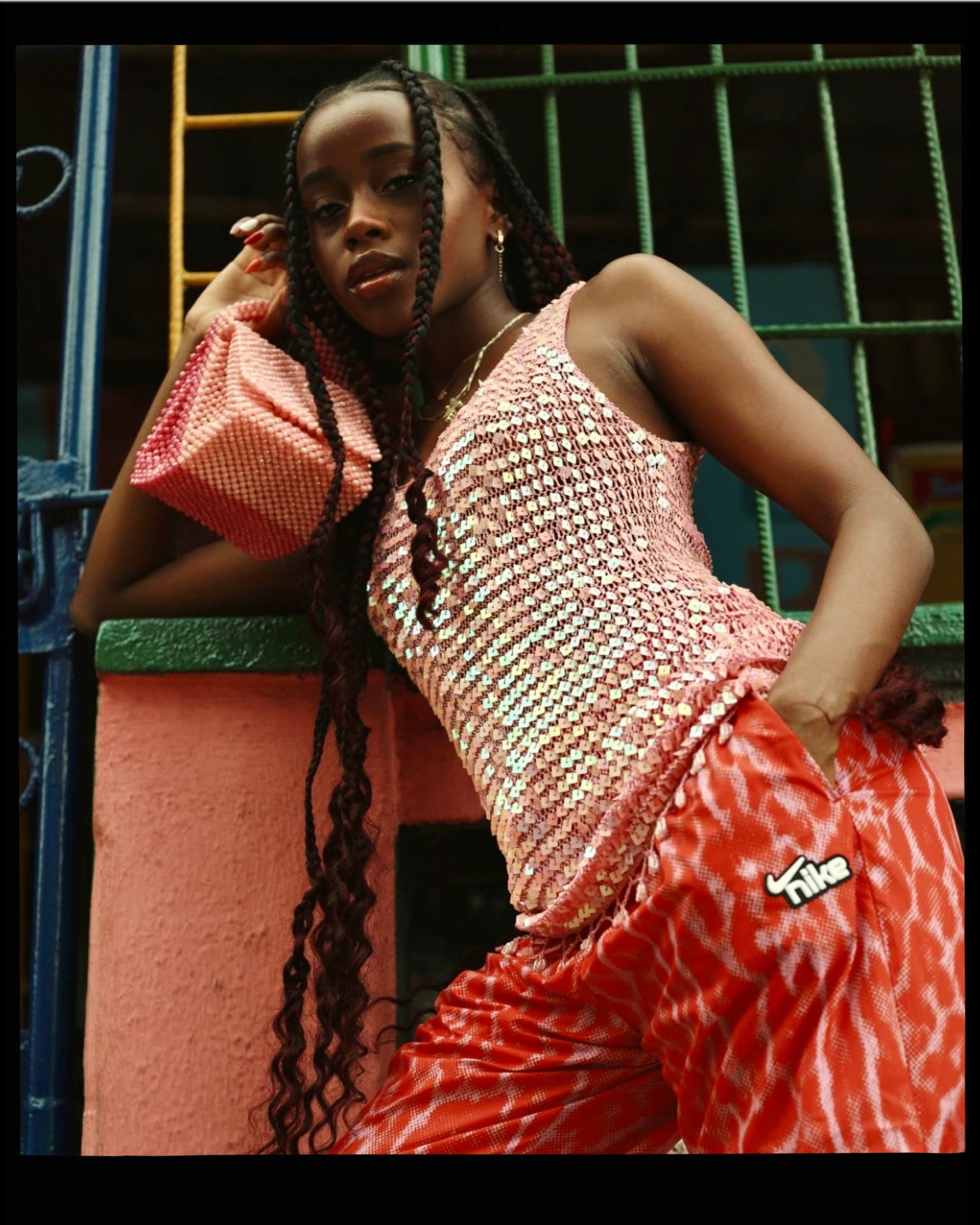 temerario Prisionero Goneryl Más allá del estilo: Momo Hassan-Odukale redefine la moda nigeriana. Nike
