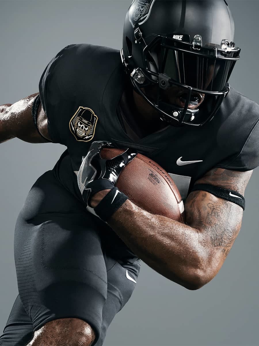 Sette accessori protettivi Nike per il football americano da acquistare  ora. Nike CH