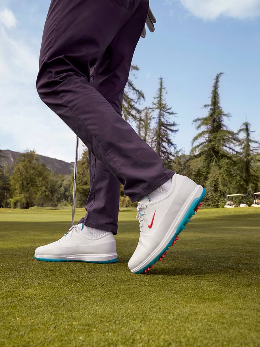 Las mejores zapatillas de golf Nike conseguir tracción, estabilidad comodidad. Nike