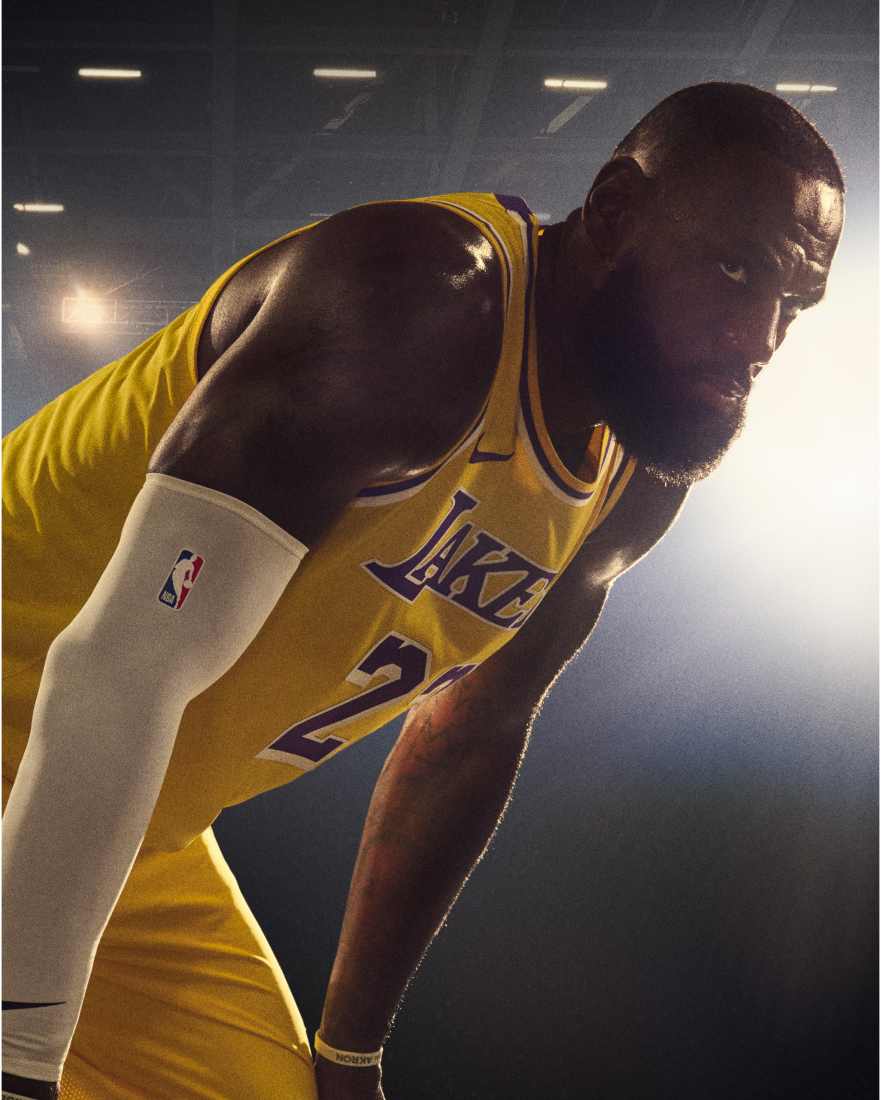 lebron james sponsor nike