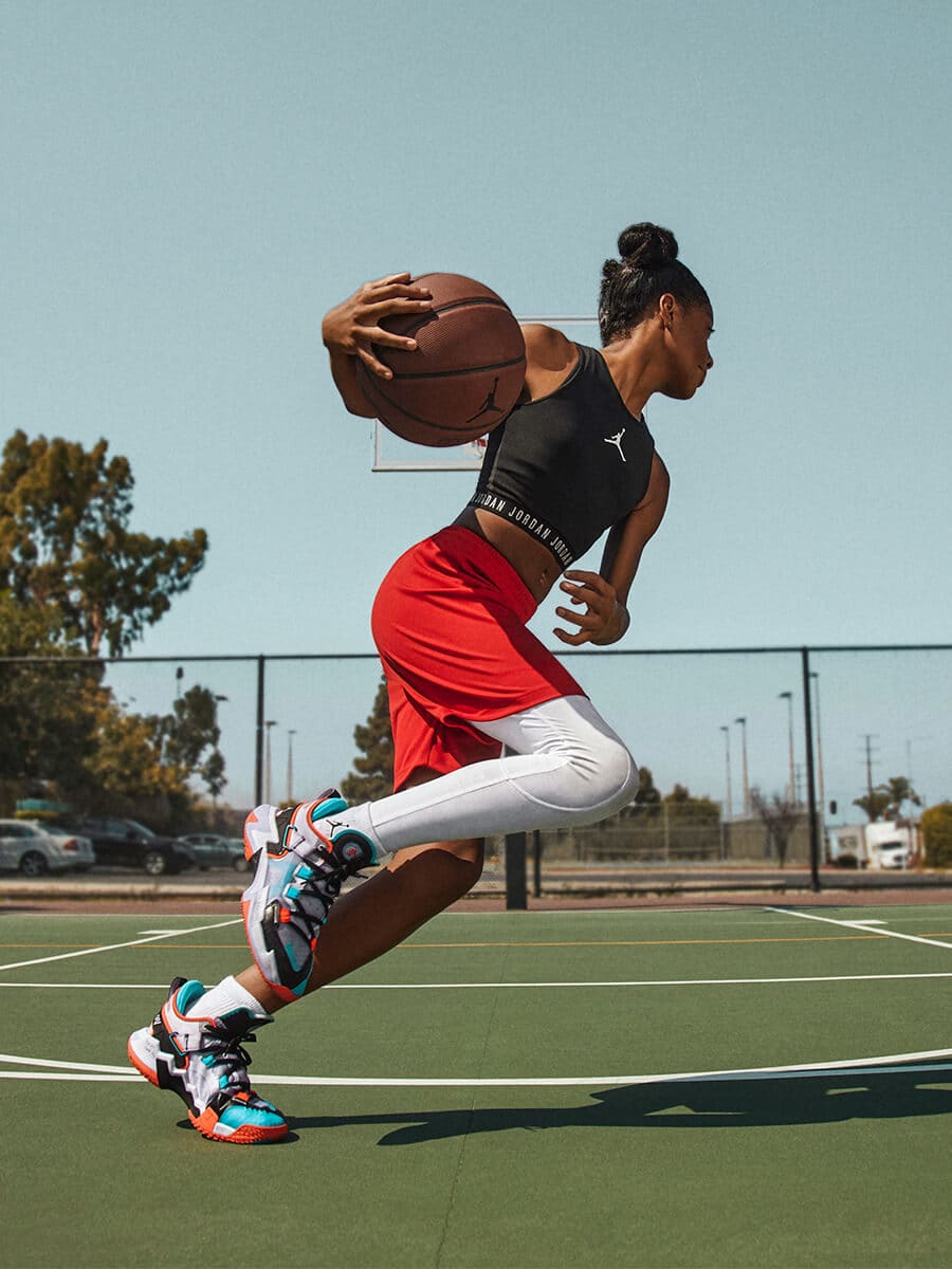 Ejercicios de regates que puedes practicar antes de jugar al baloncesto.  Nike ES