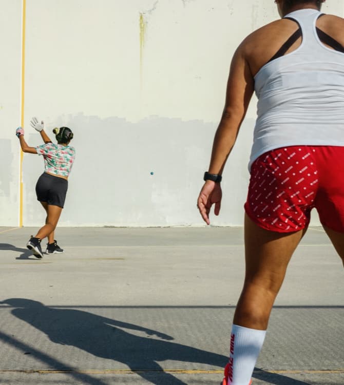 En formaat Attent Snap Shots: Dominating Handball with the Garate Twins . Nike.com