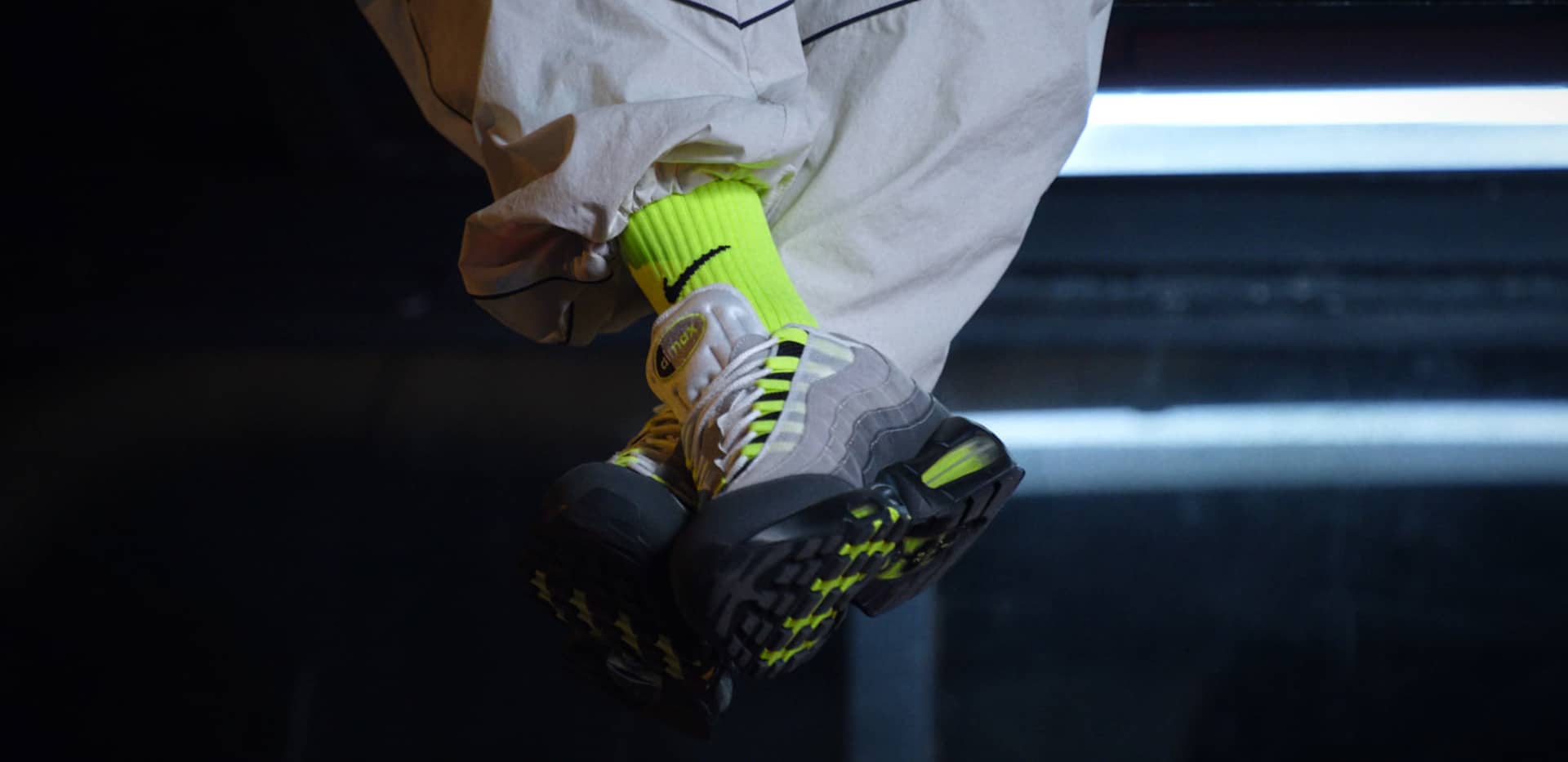 nike air max 180 night ops on feet