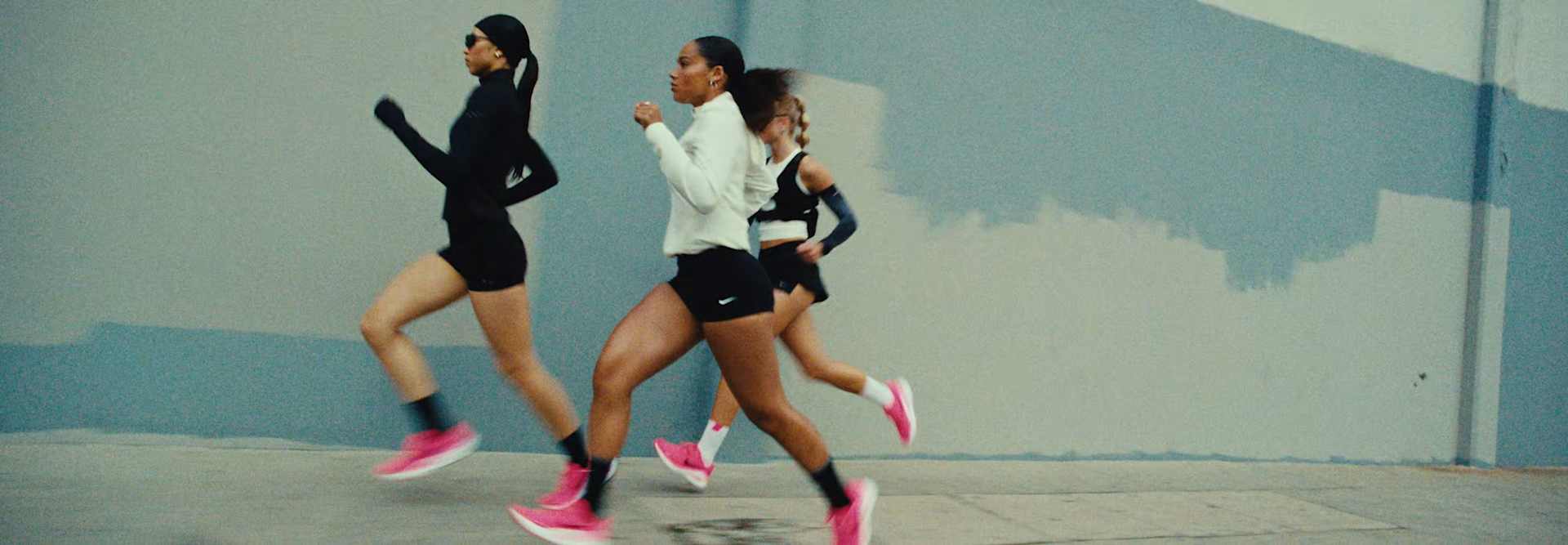keimiffy新品未使用Nike レディーススニーカーブラックな2足 ◇日本未入荷◇「NIKE」◇WMNS NIKE AIR MAX 2X◇ (Nike