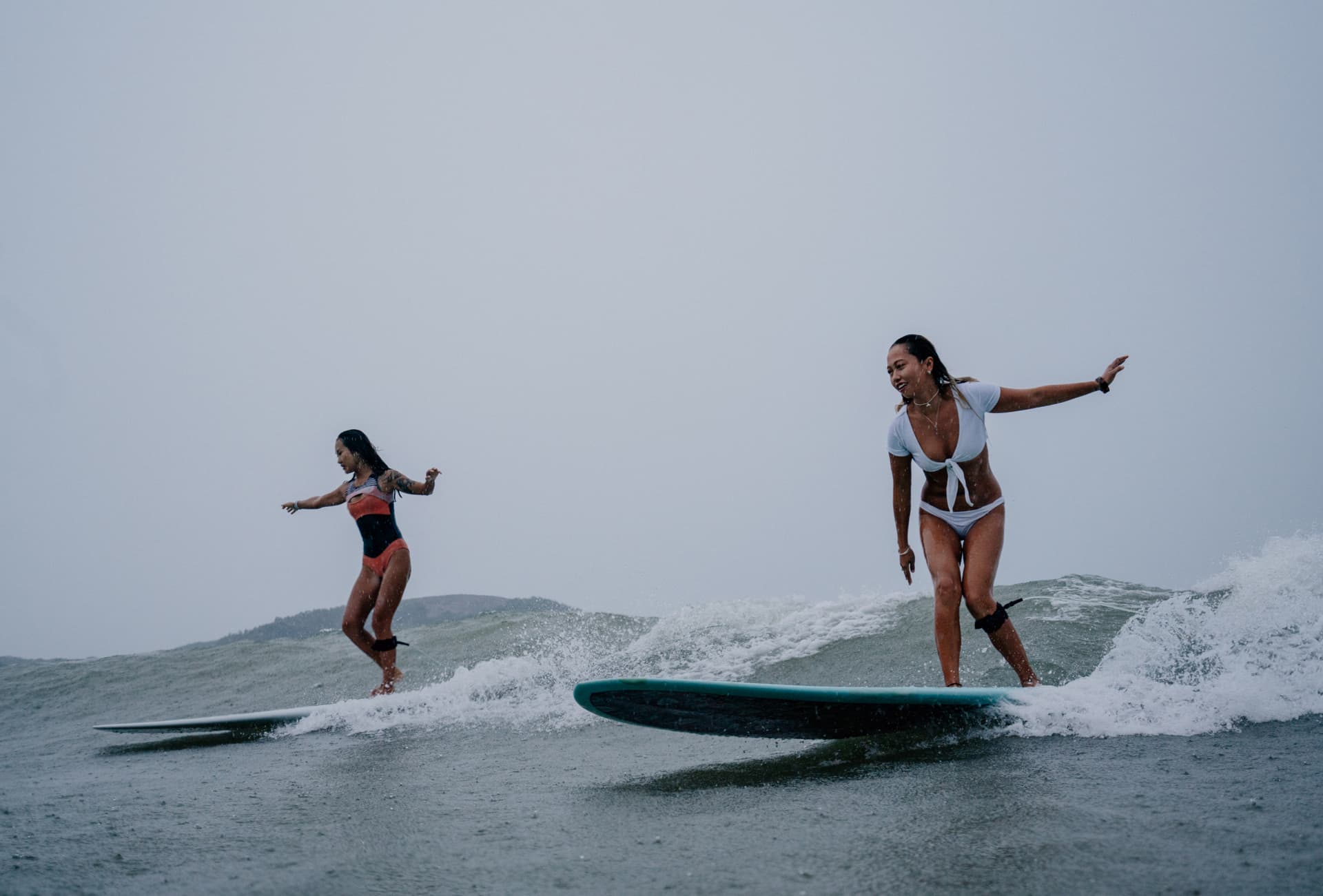 Parte Resistente Ceniza El surf femenino levanta olas en Hainan. Nike ES