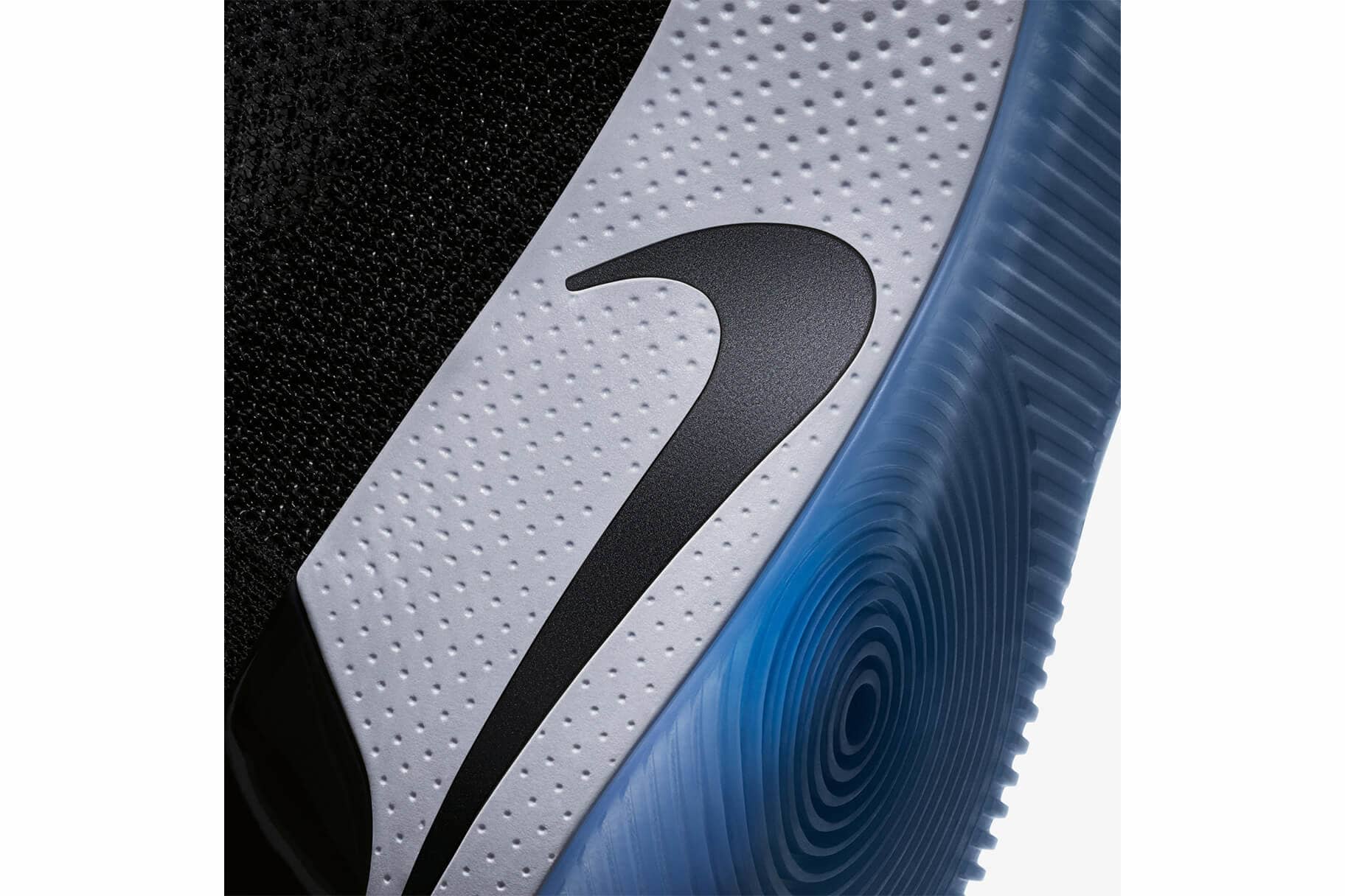 nikeが自動シューレース調節機能
