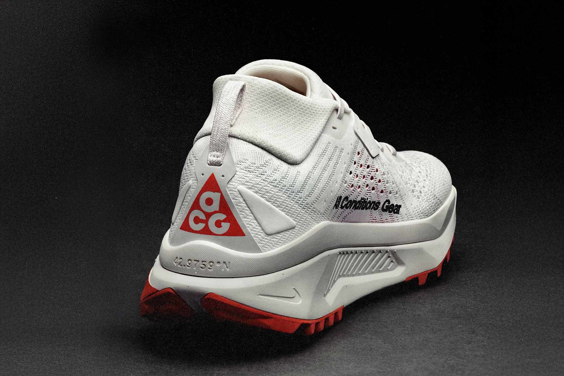 まったく新しいナイキ ACG ゼガマ：起伏の多い地形に対応した究極の 