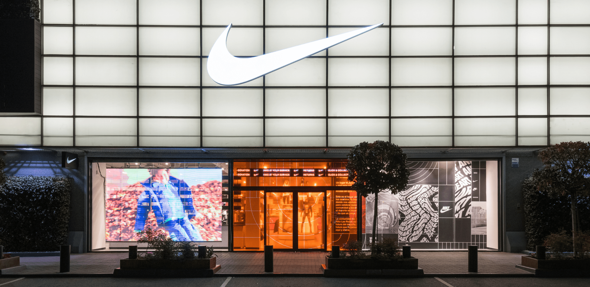 Plaza mayor hotsell nike outlet