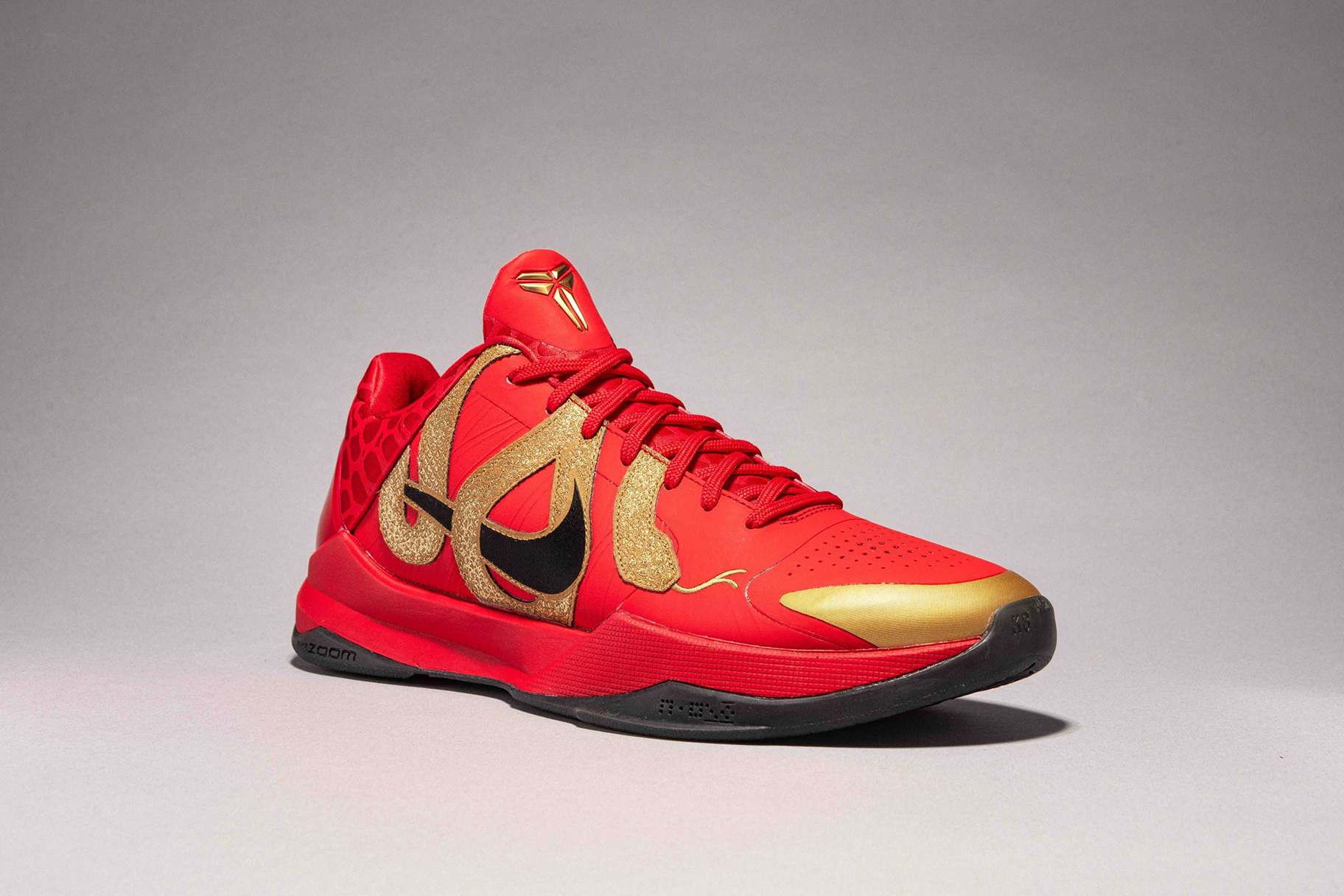 Lanzamiento de ropa y zapatillas de Kobe durante el Año de Mamba