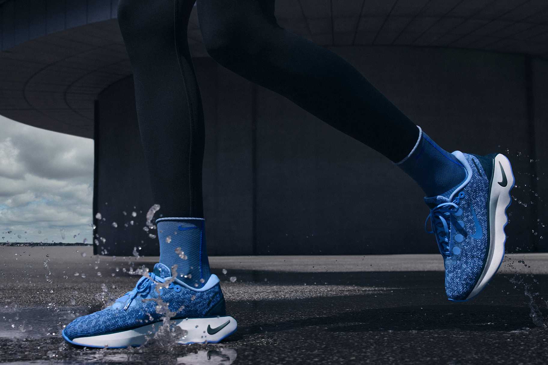 NIKE Foundation ファンデーション ベスト 送関込 フィットネスウェア | 袖口ツイストデザインセミフィットタンク