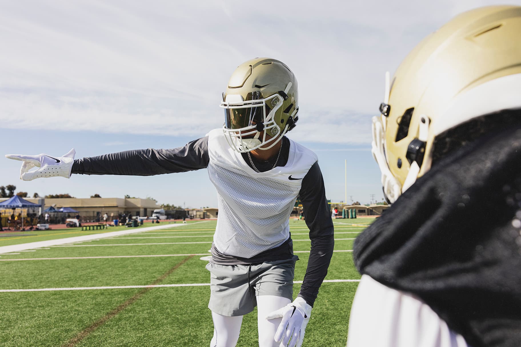 ナイキ　プレイコーチ　アームスリーブ　NFL アメフトL/XL ナイキ プレイコーチ アームスリーブ NFL アメフトL/XL アーム