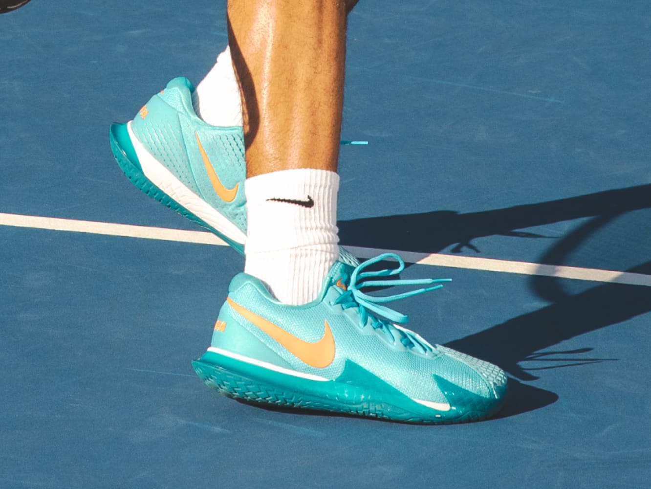 Ponte de pie en su lugar alivio presentar Nike Tennis. Nike.com