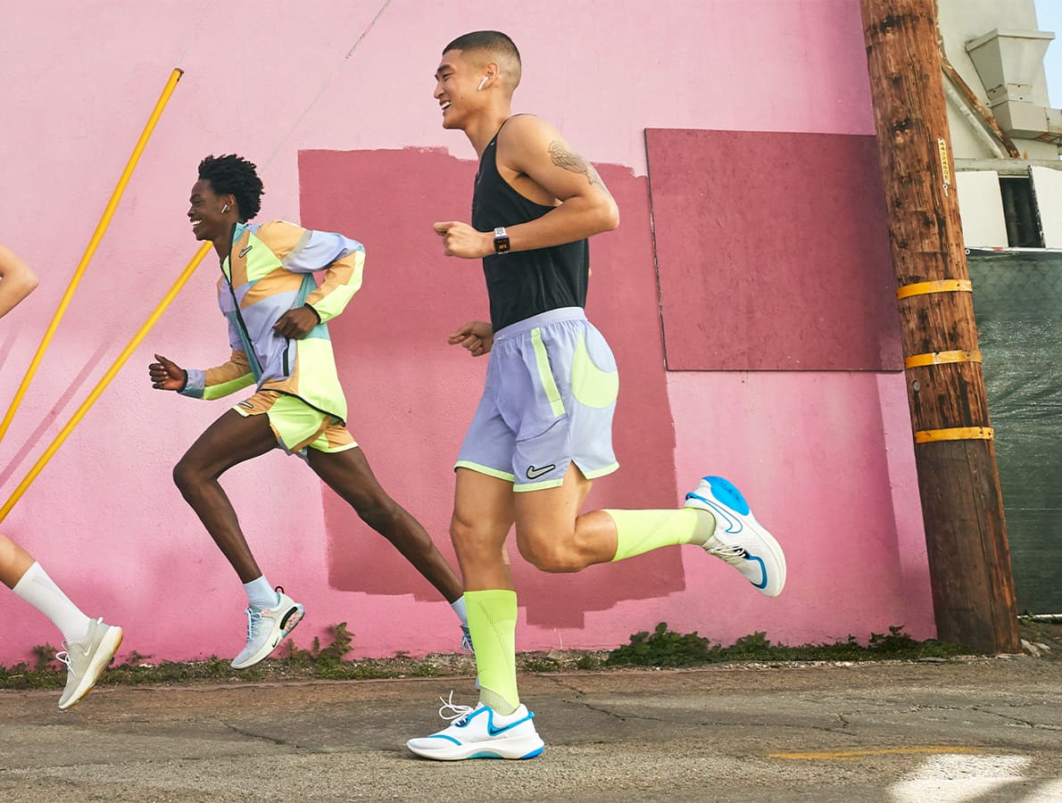 casualties Slum hand over Application Nike Run Club. Nike FR