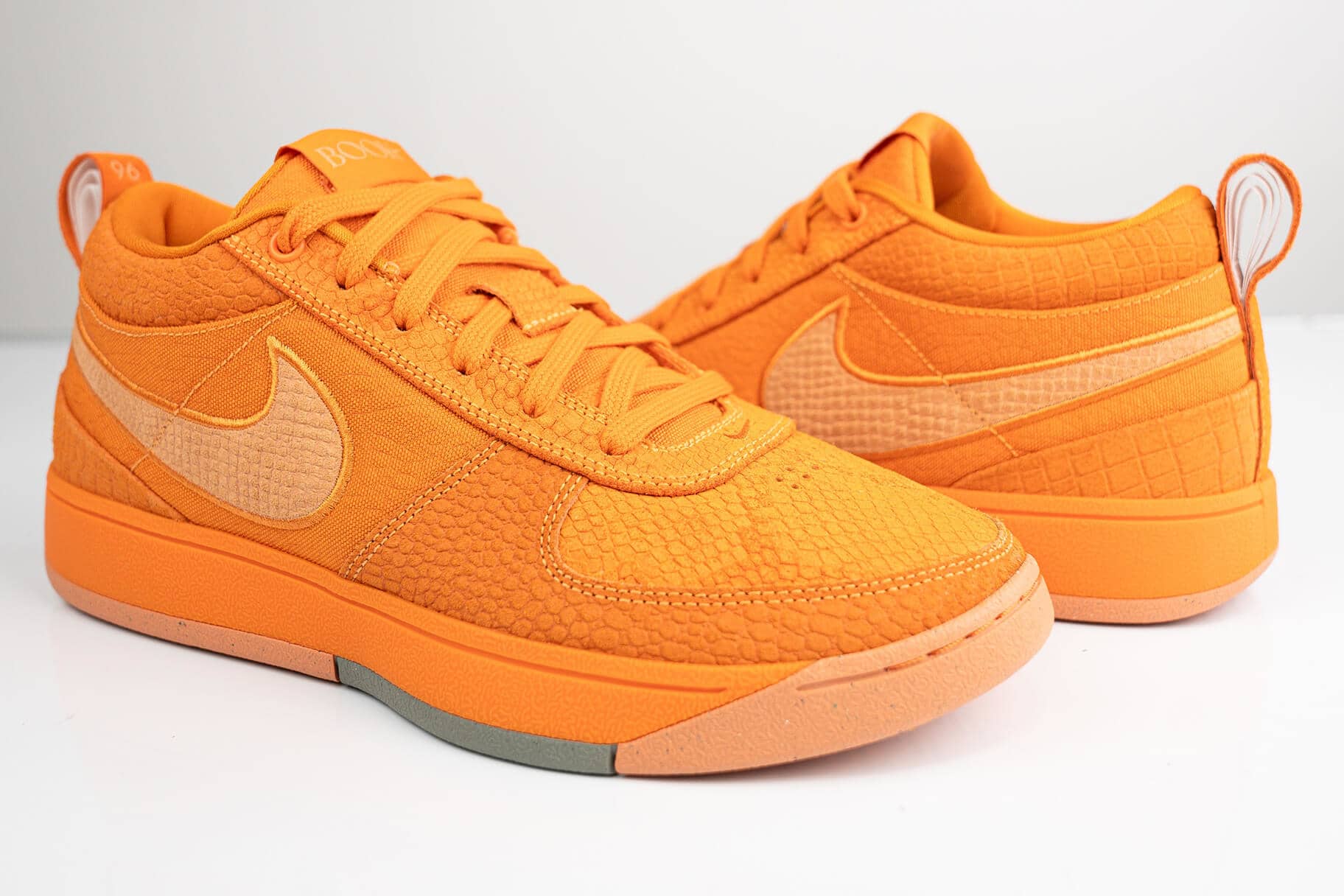 THE BOOK１、２ (Limited Edition) Nike debuta el primer calzado en colaboración con Devin Booker, el