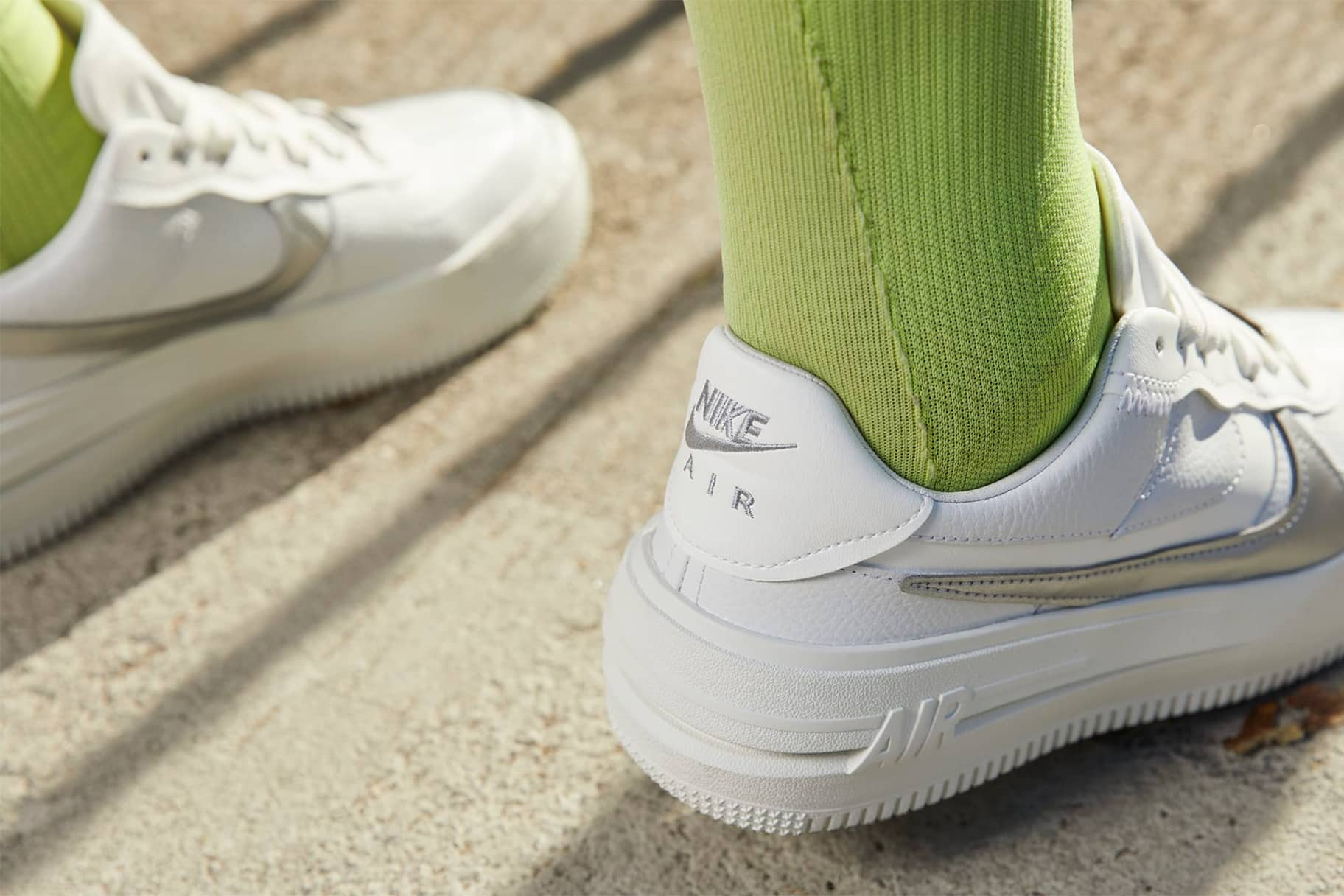 Planeta en el medio de la nada gráfico Las mejores zapatillas Nike con plataforma. Nike ES