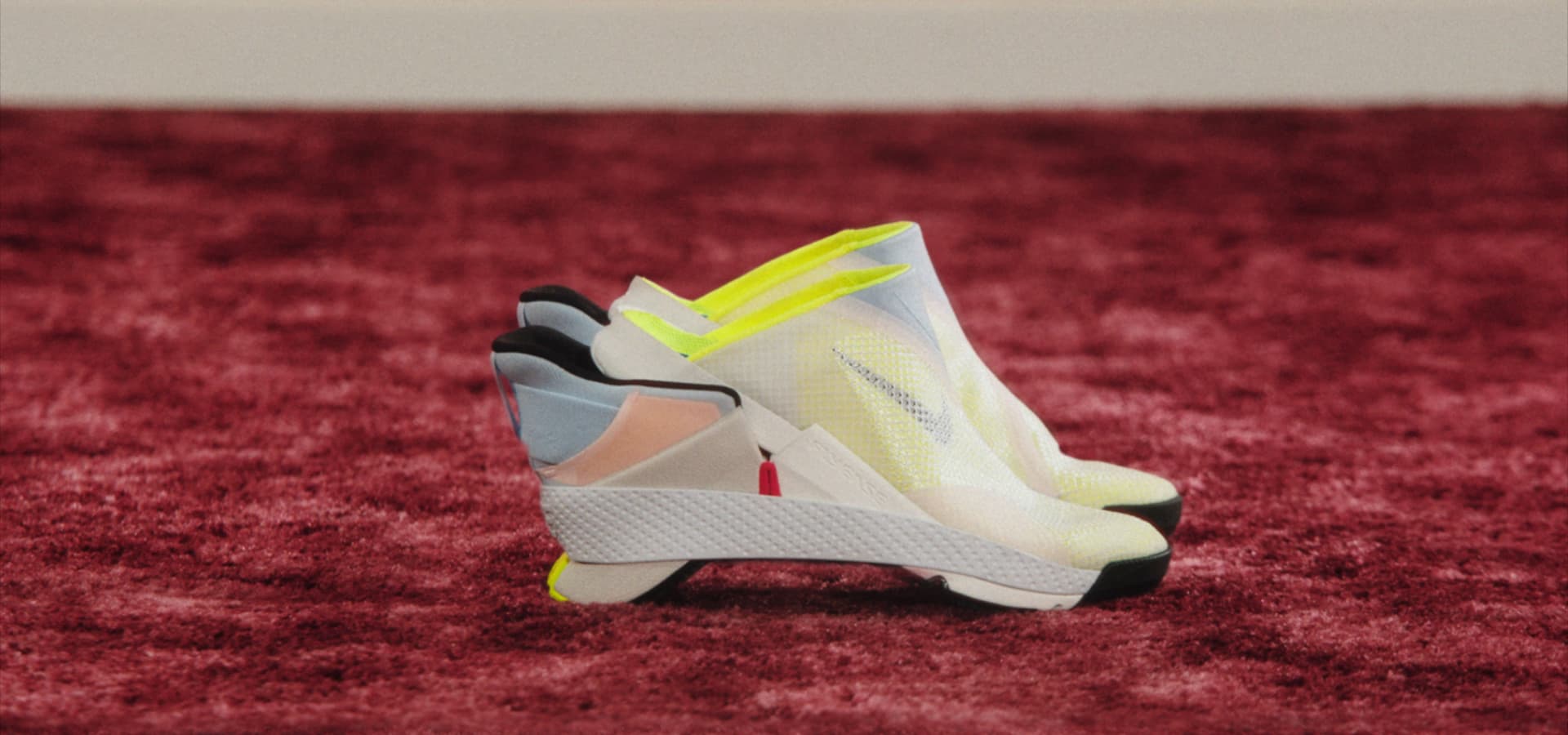Nike初のハンズフリーシューズ:ゴー フライイーズ.オンラインストア