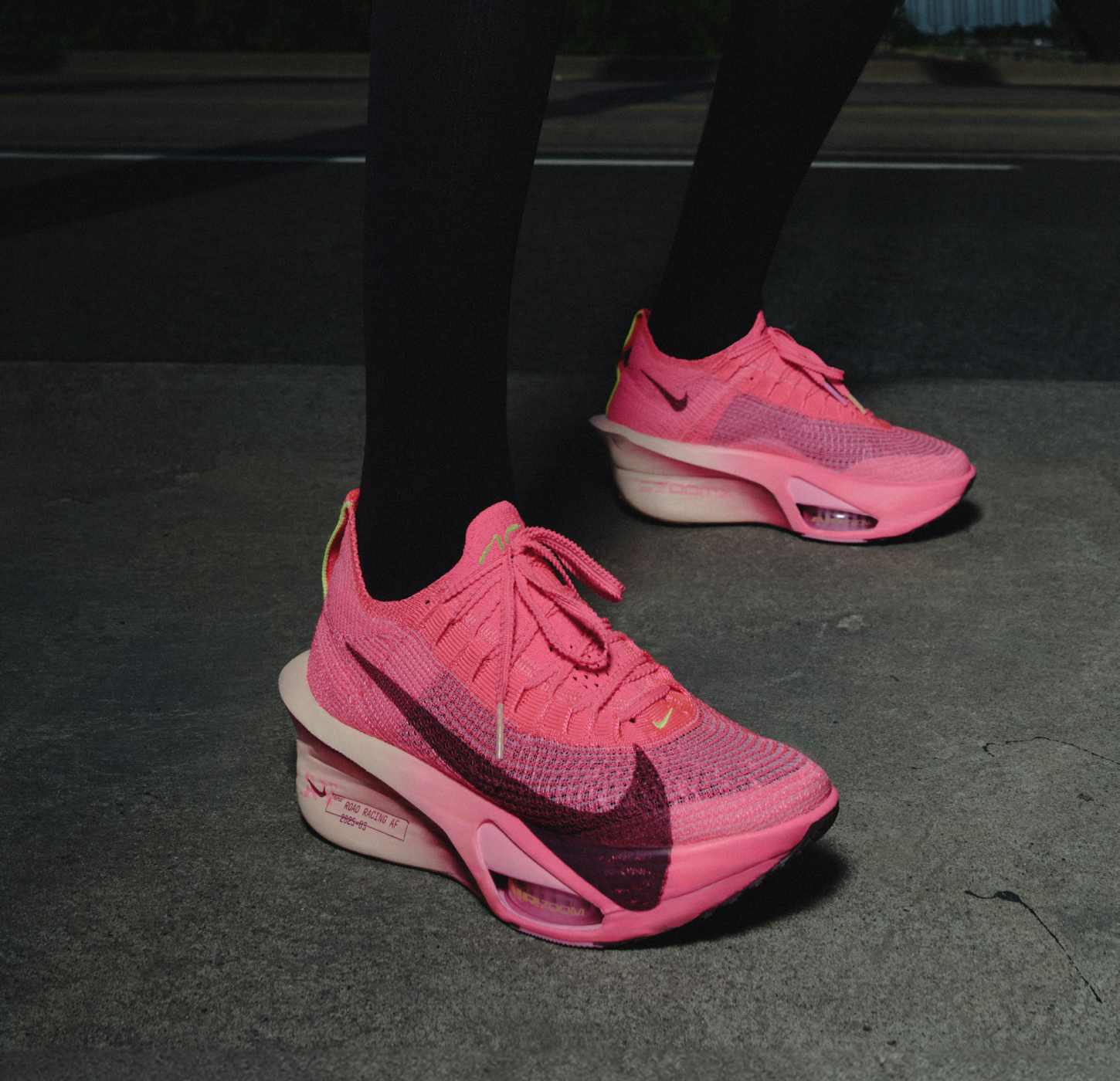 海外限定　NIKE  RUNFAST 　LIGHTWEIGHT Nike Run Fast Light Weight Responsive Gray Shoes Low Top