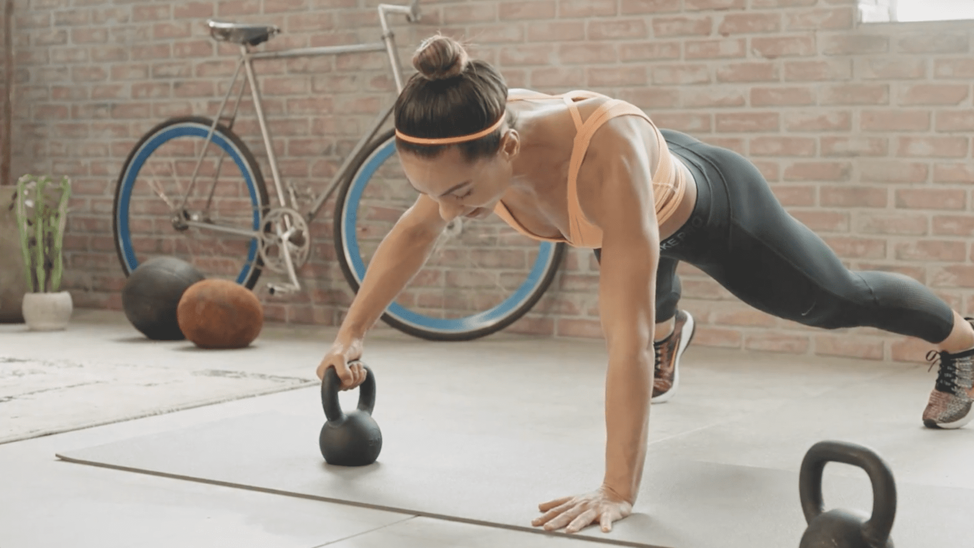 LEVANTAMENTO TERRA KETTLEBELL - FORCE ONE GYM CIANORTE 