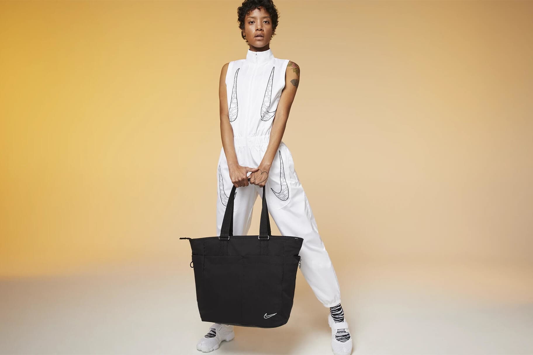 ジム、仕事、旅行にぴったりのNikeトートバッグ.オンラインストア 