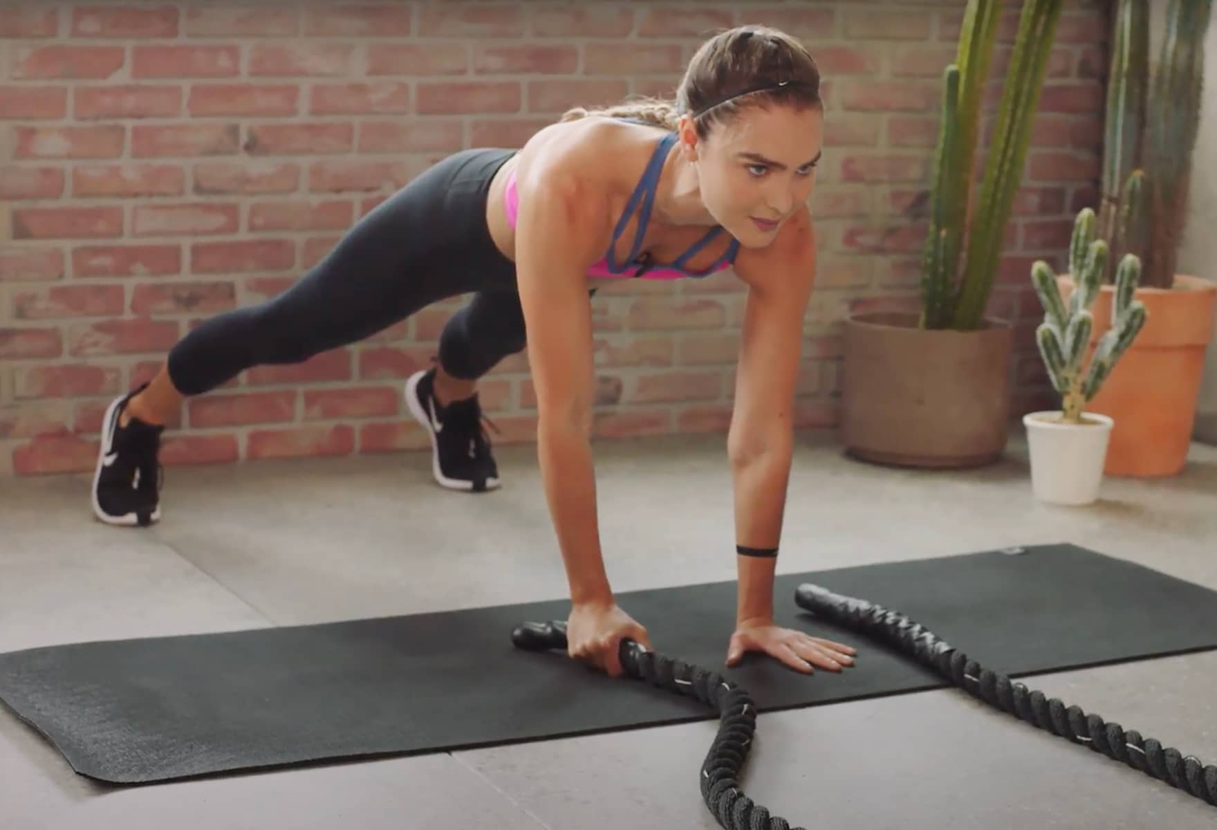 6 exercices avec une corde ondulatoire pour des résultats rapides. Nike LU