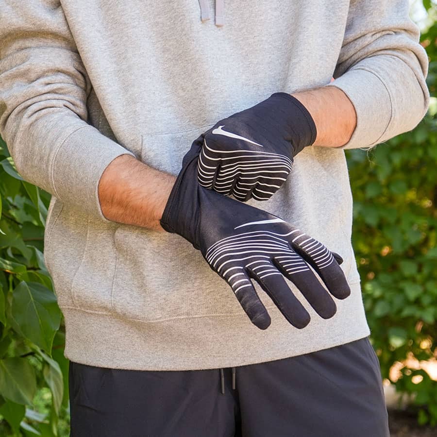 Je hand opmeten om je handschoenmaat te bepalen. Nike NL