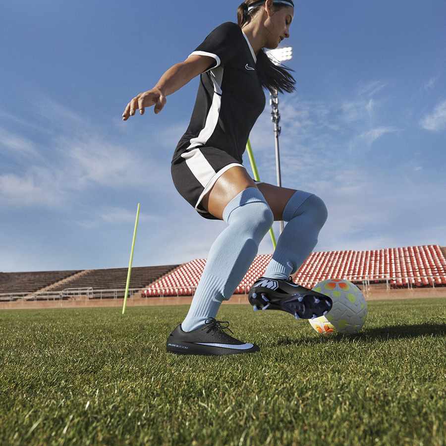 K05434 新品 PUMA サッカースパイク シューズ：US8.5 ブラック K05434 新品 PUMA サッカースパイク シューズ：US8.5 ブラック