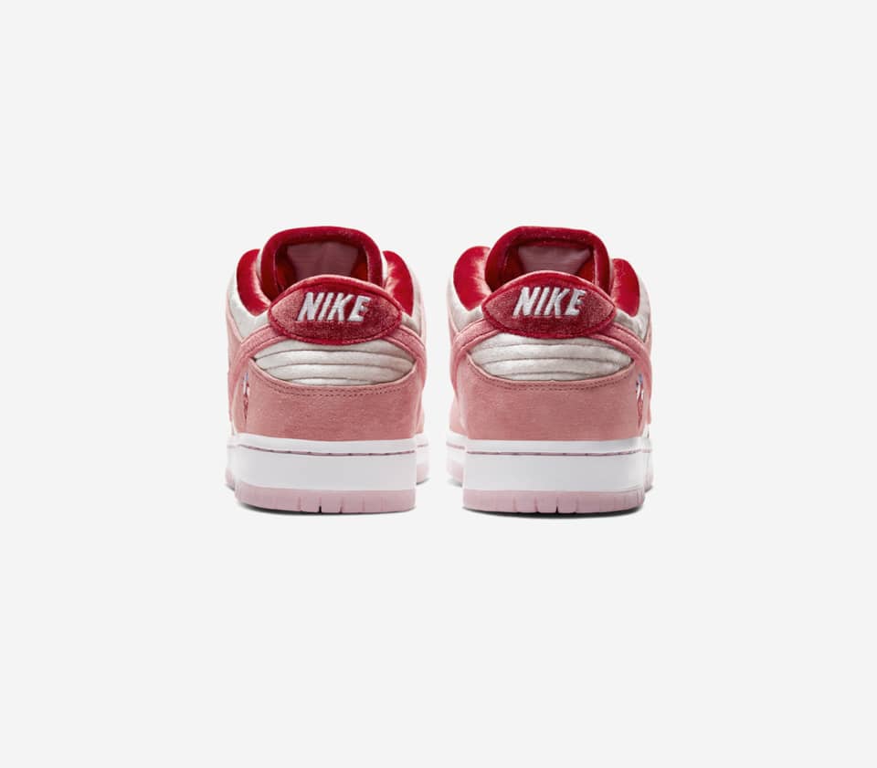 SB DUNK LOW STRANGELOVE. Nike AR