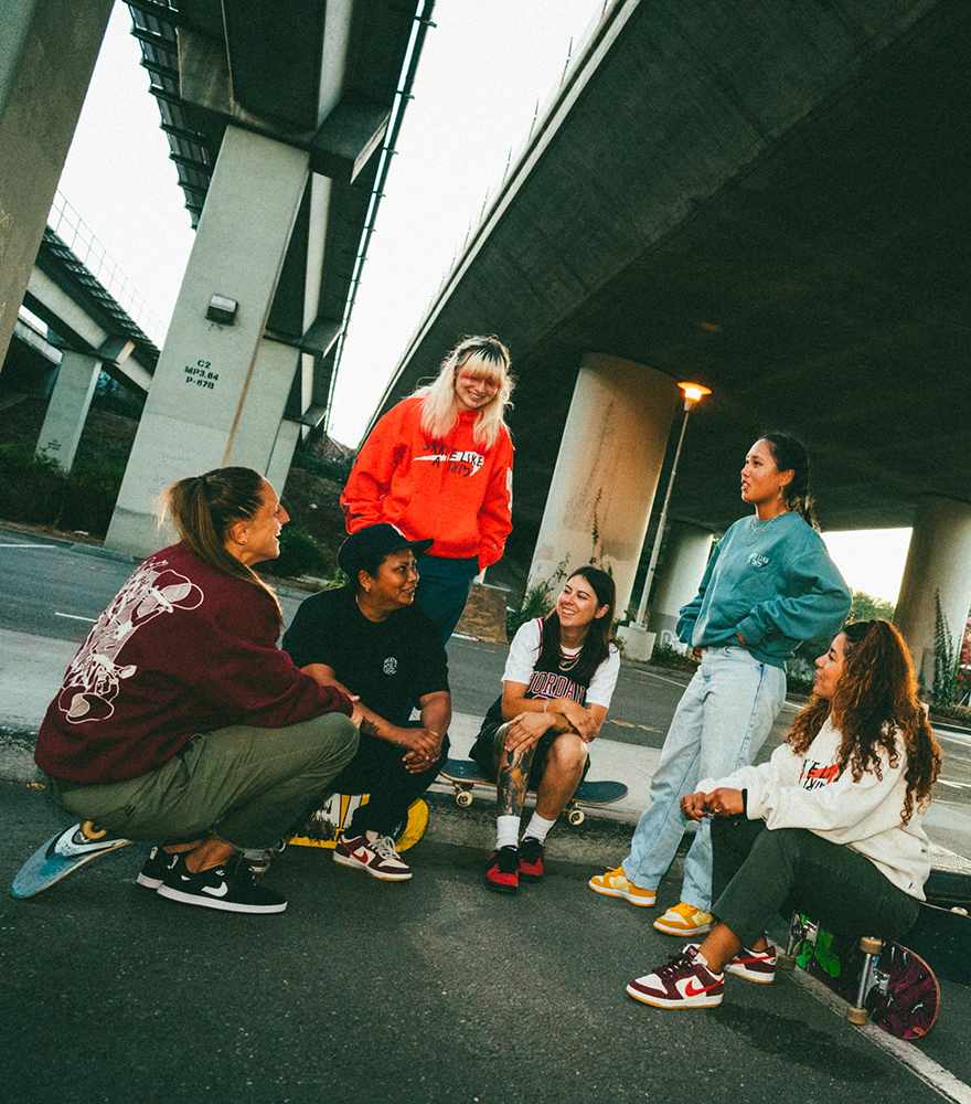 家の中でも大活躍☆最新スケボーパーカー☆Nike SB☆選べる２色 Nike SB. Inside Nike Skateboarding. Nike.com