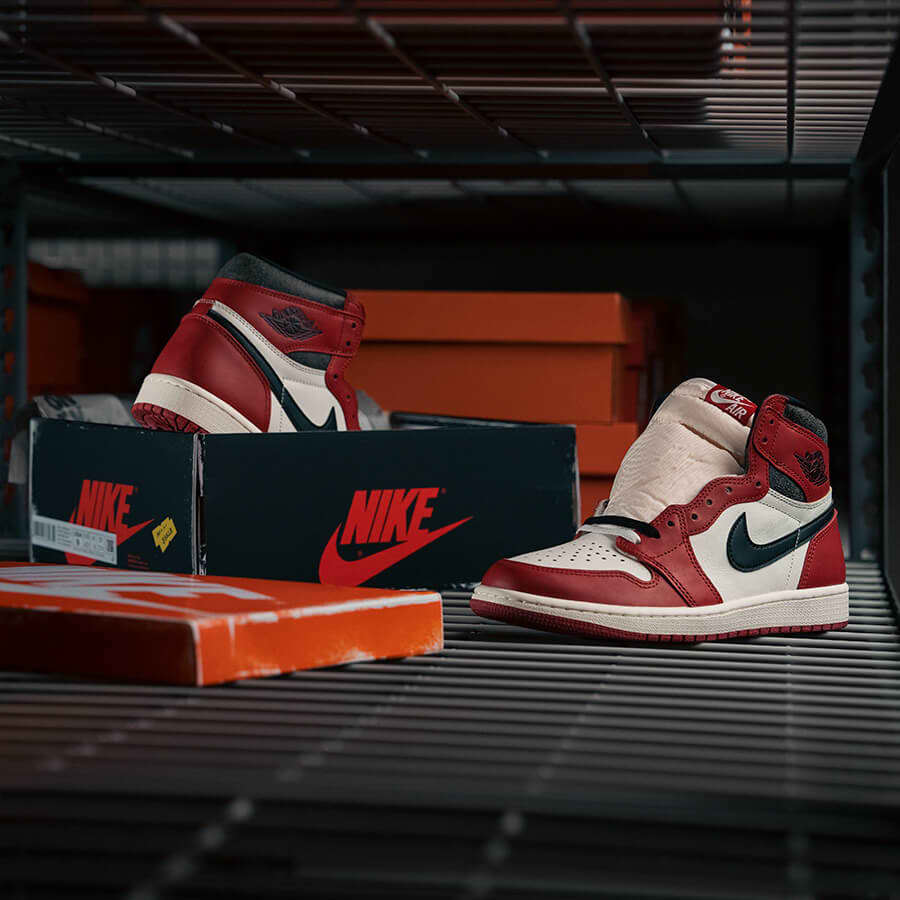 Nike Air Jordan 1 High OG Lost&Found シカゴ-