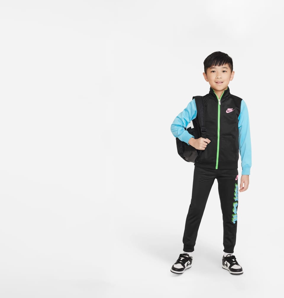 Calzado, vestimenta accesorios para niños Nike.