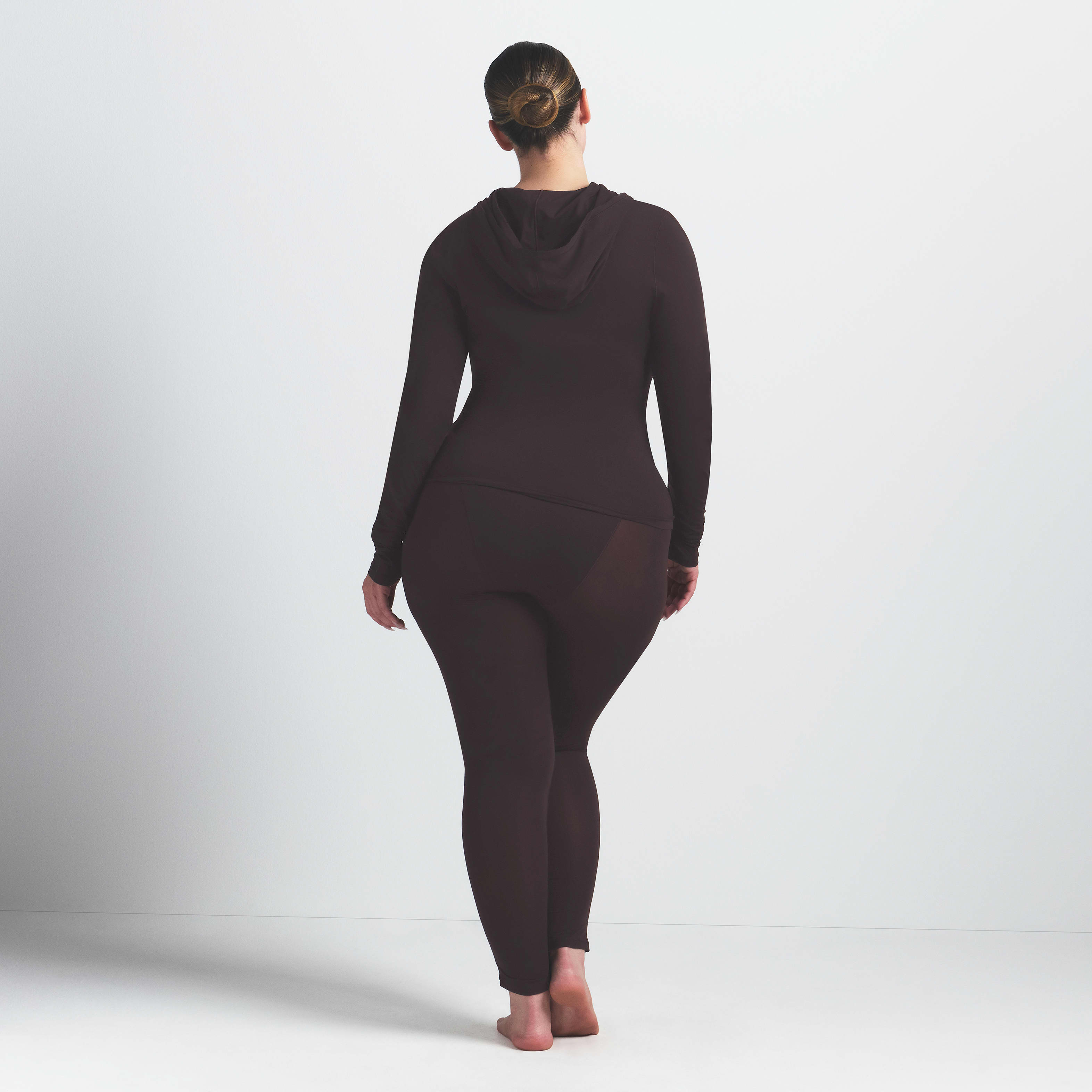 NikeSKIMS Weightless Layers Women's High-Waisted V-Panel Leggings