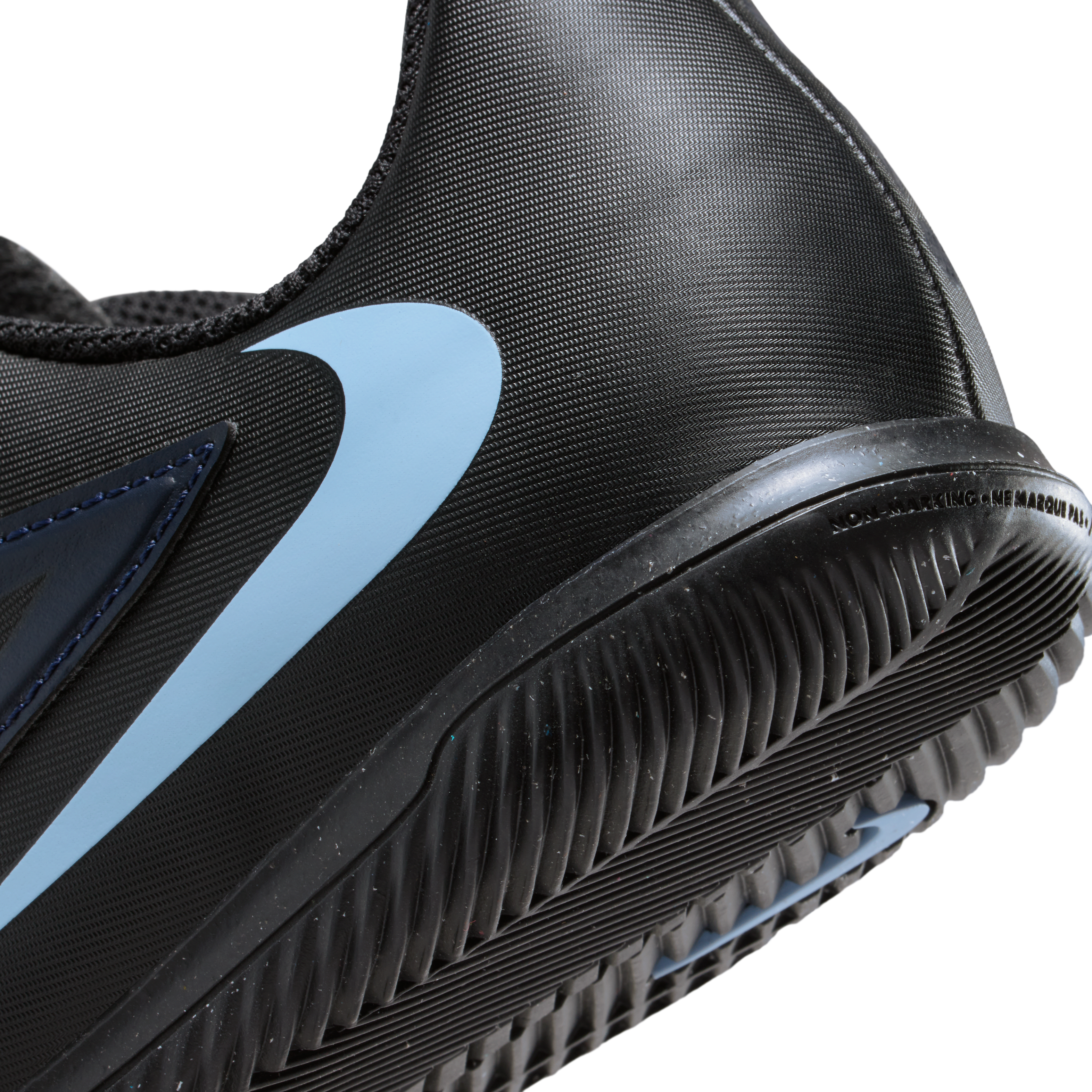 Nike Jr. Phantom 6 Low Club Big Kids' Indoor/Court Soccer Shoes