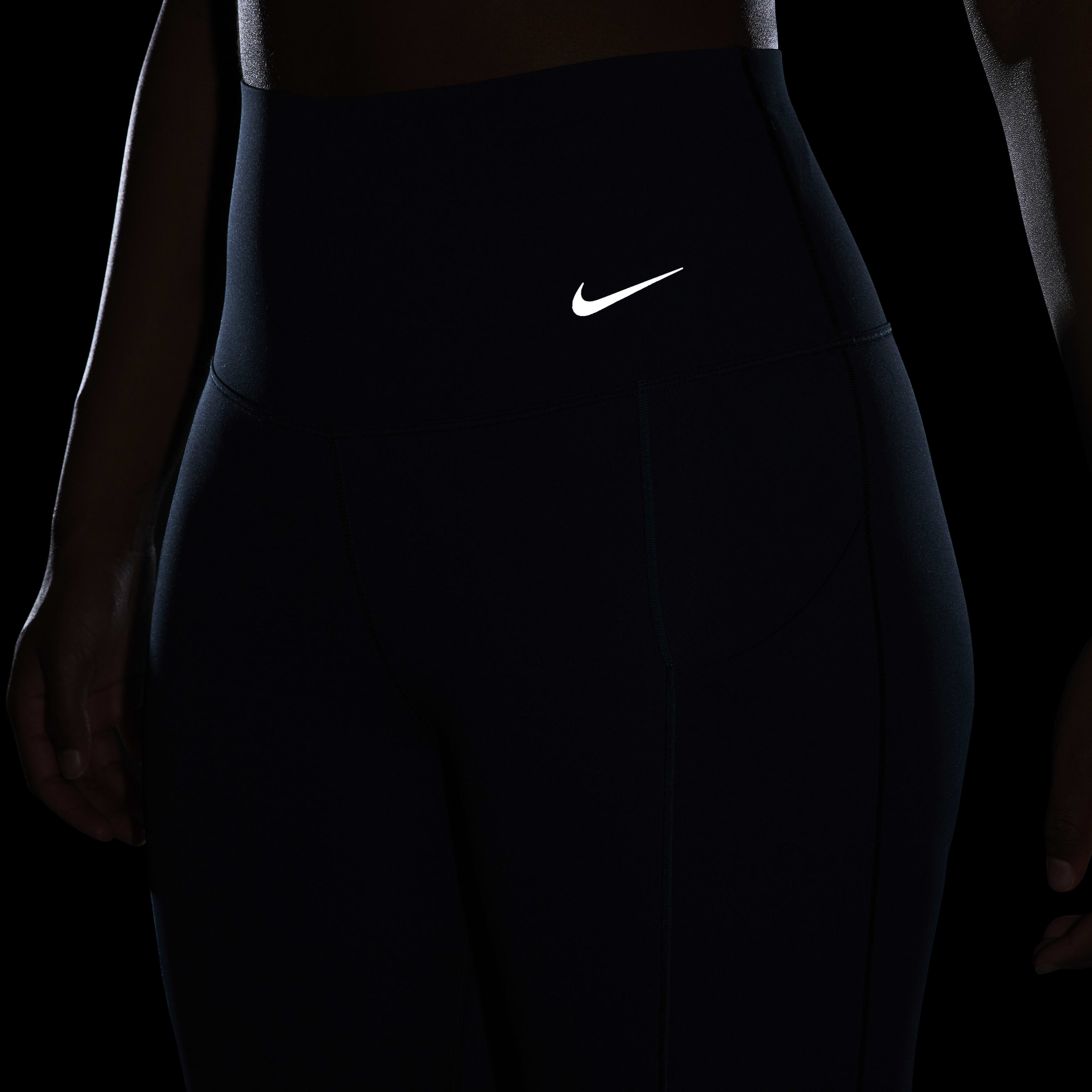 Nike Universa Women's Medium-Support Mid-Rise 7/8 Leggings with Pockets