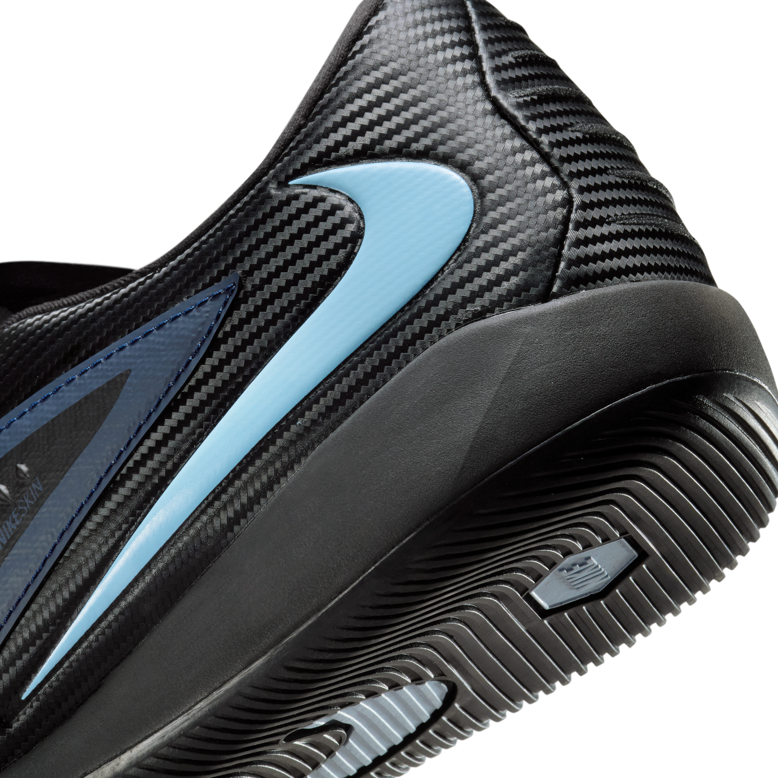 Nike Phantom 6 Low Academy Indoor/Court Soccer Shoes
