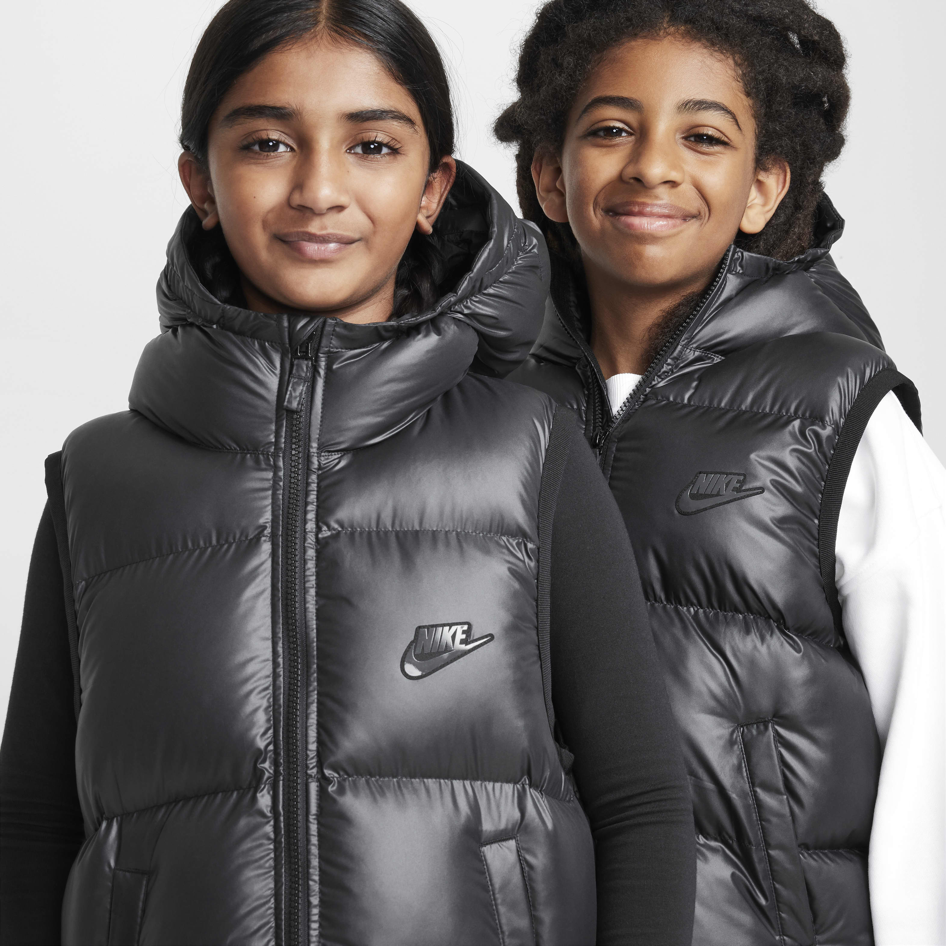 Nike Sportswear Heavyweight Synthetic Fill EasyOn Big Kids' Therma-FIT Repel Loose Hooded Vest