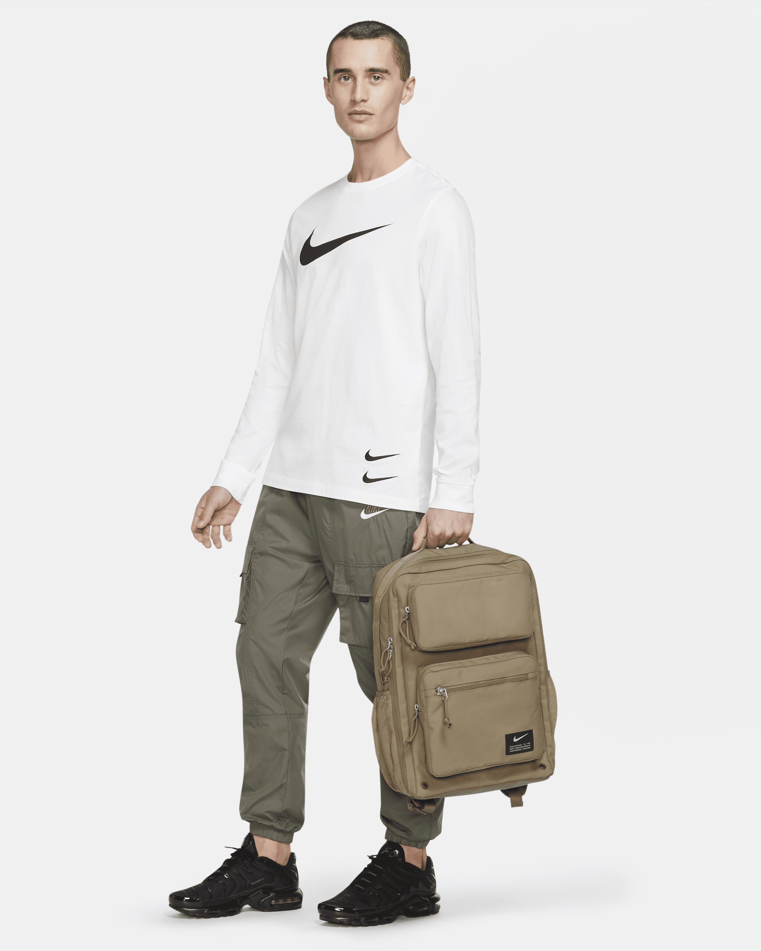 https://static.nike.com/a/images/f_auto/0d84076f-880b-4f26-946f-fa6af6296147/utility-speed-training-backpack-27l-n0jdd0.png