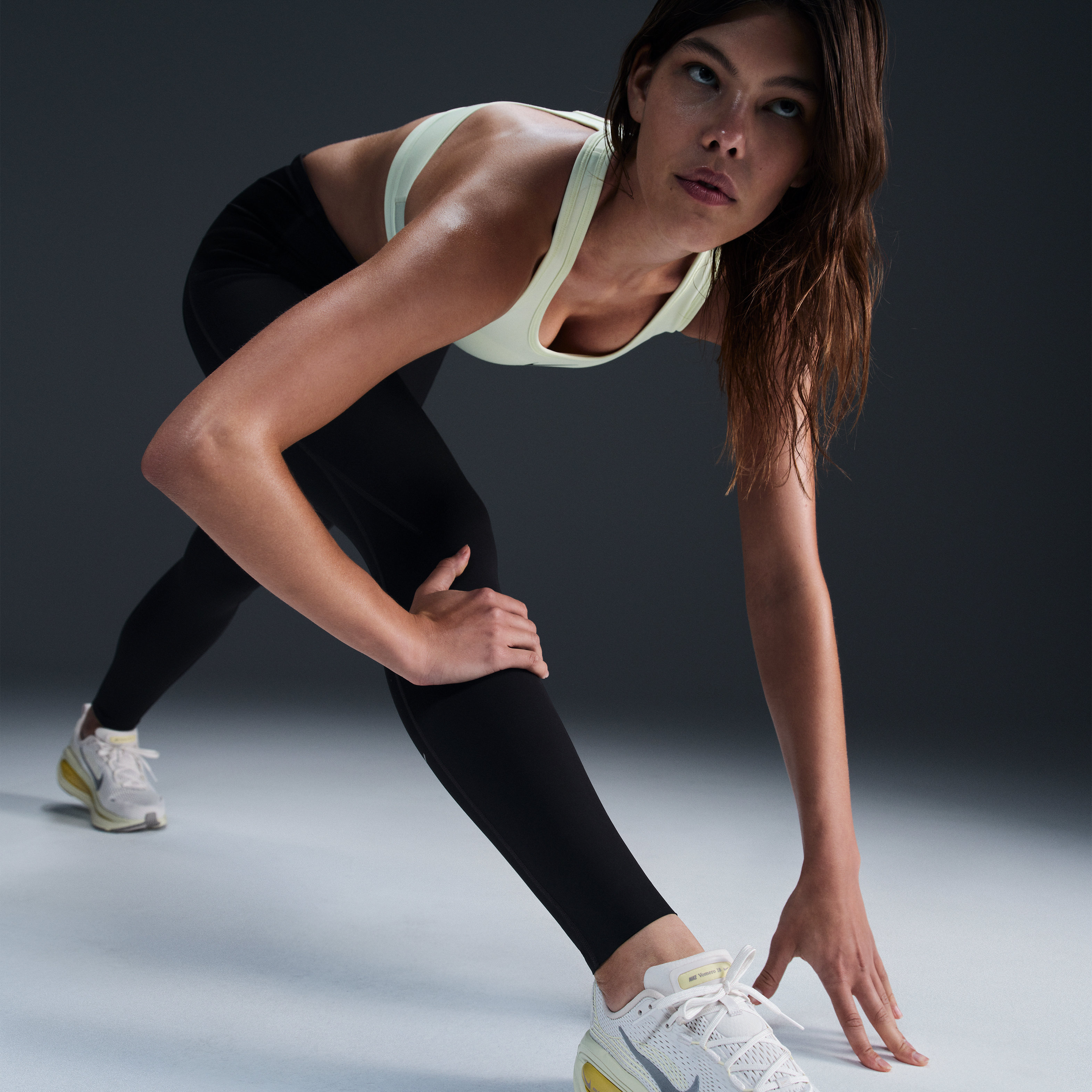 Nike Swift Women's High-Waisted 7/8 Running Leggings with Pockets