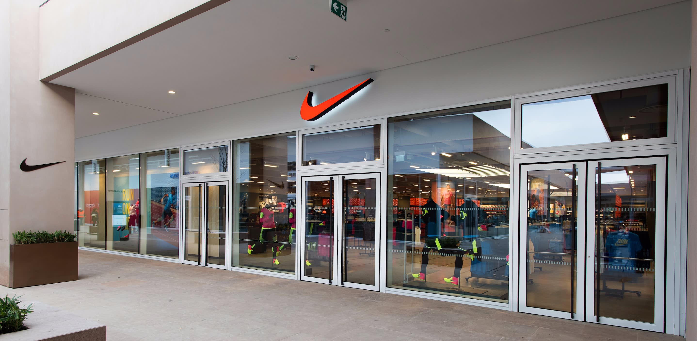dividir Escribir Realmente Nike Factory Store - Torino. Settimo Torinese, ITA. Nike.com XL