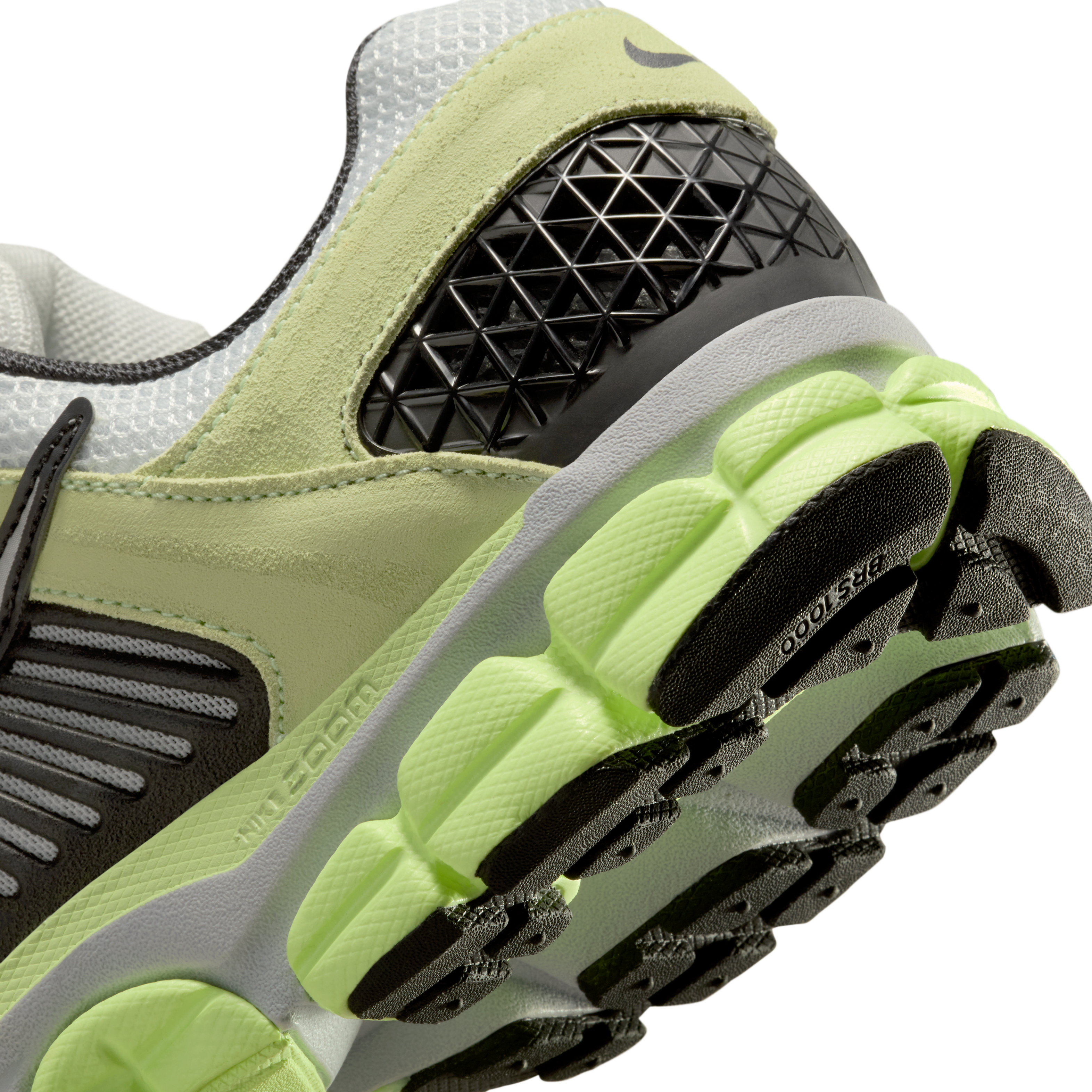 Nike Zoom Vomero 5 SE Men's Shoes with Reflective Accents