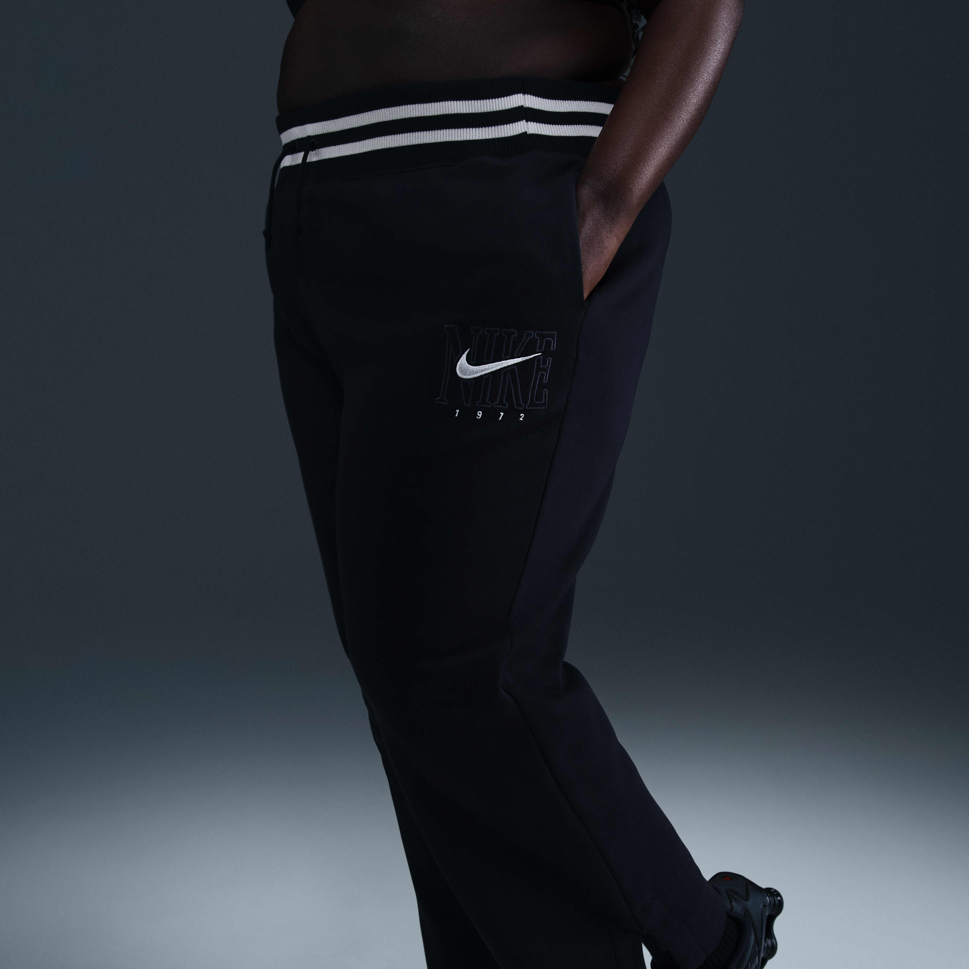 Nike Sportswear Phoenix Fleece Women's High-Waisted Wide-Leg Graphic Pants (Plus Size)