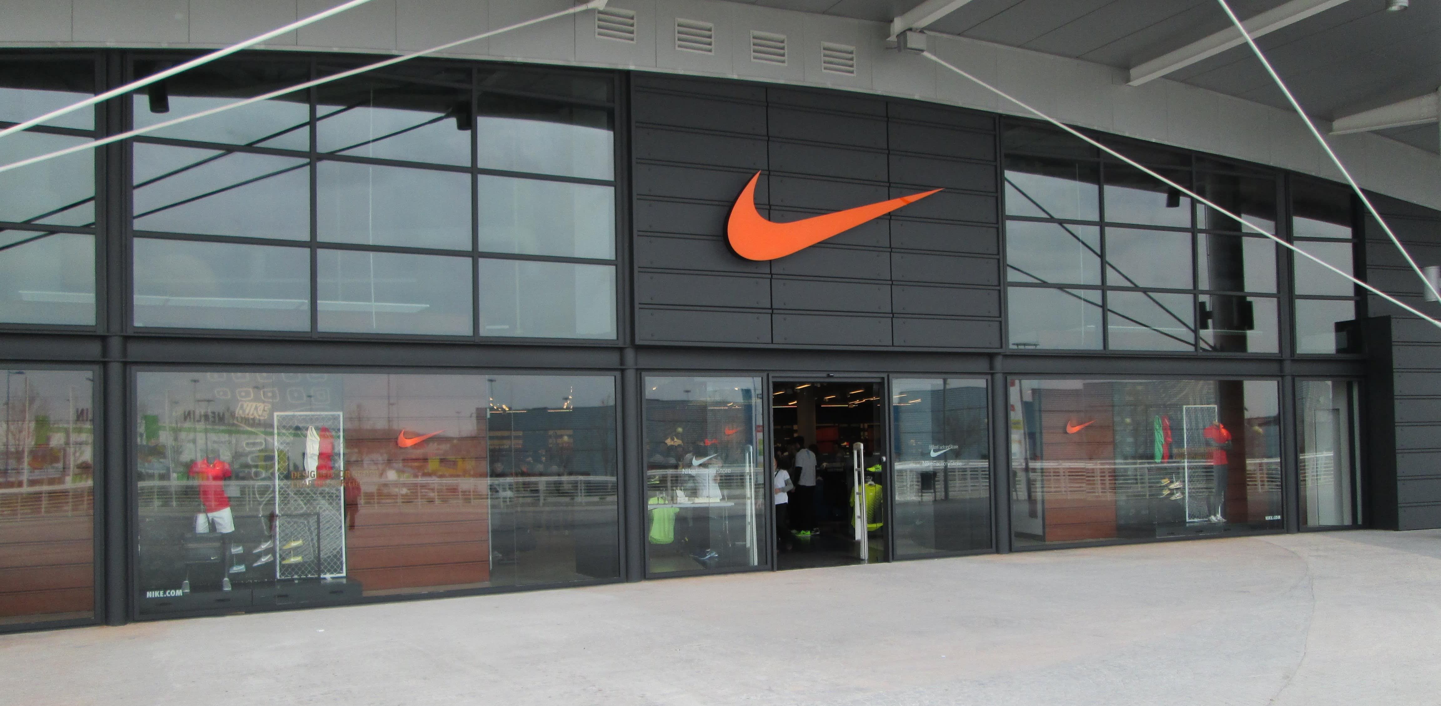 Rebobinar prima deberes Nike Factory Store Madrid H2O. Rivas Vaciamadrid, ESP. Nike.com XL
