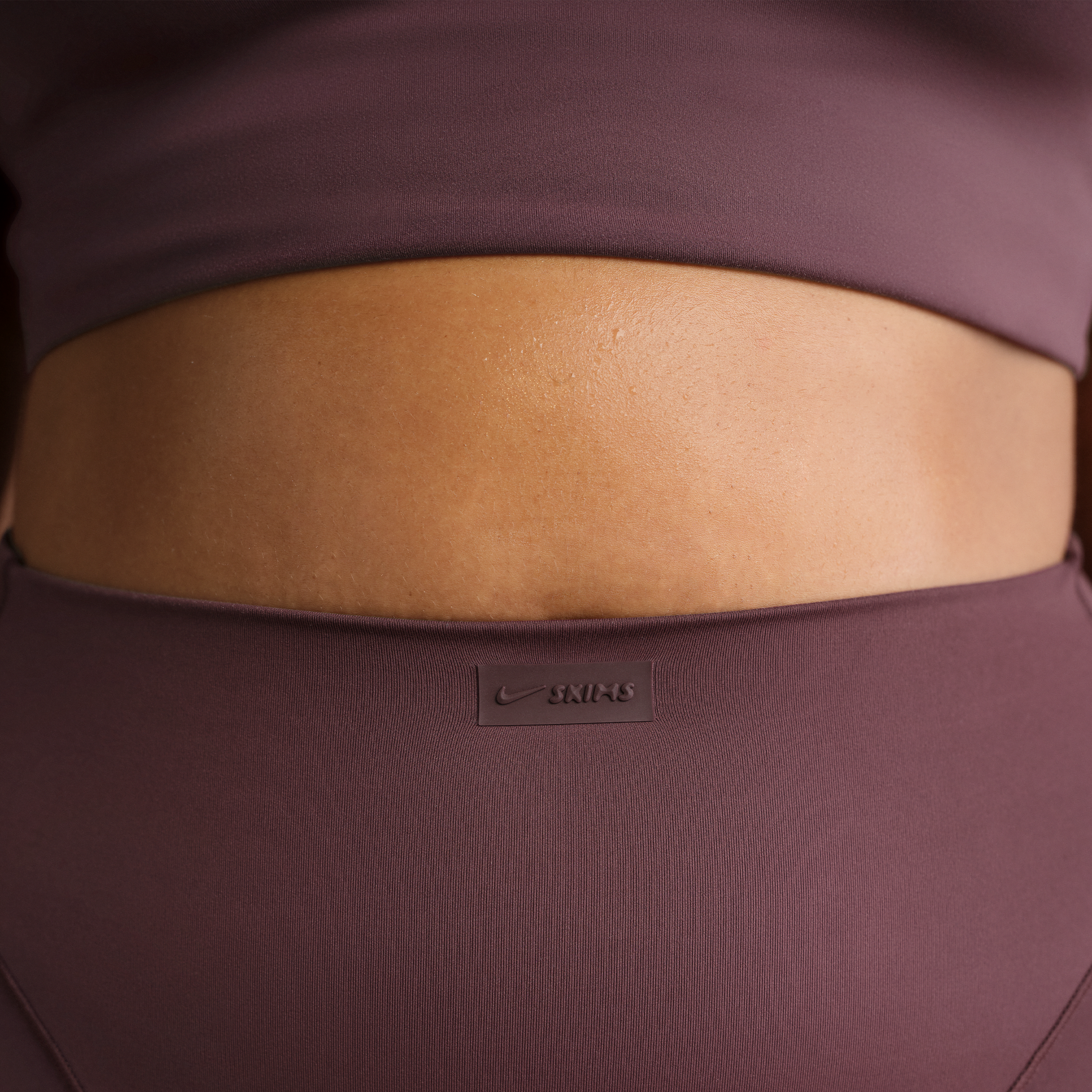 NikeSKIMS Matte Women's High-Waisted V-Line 26" Leggings