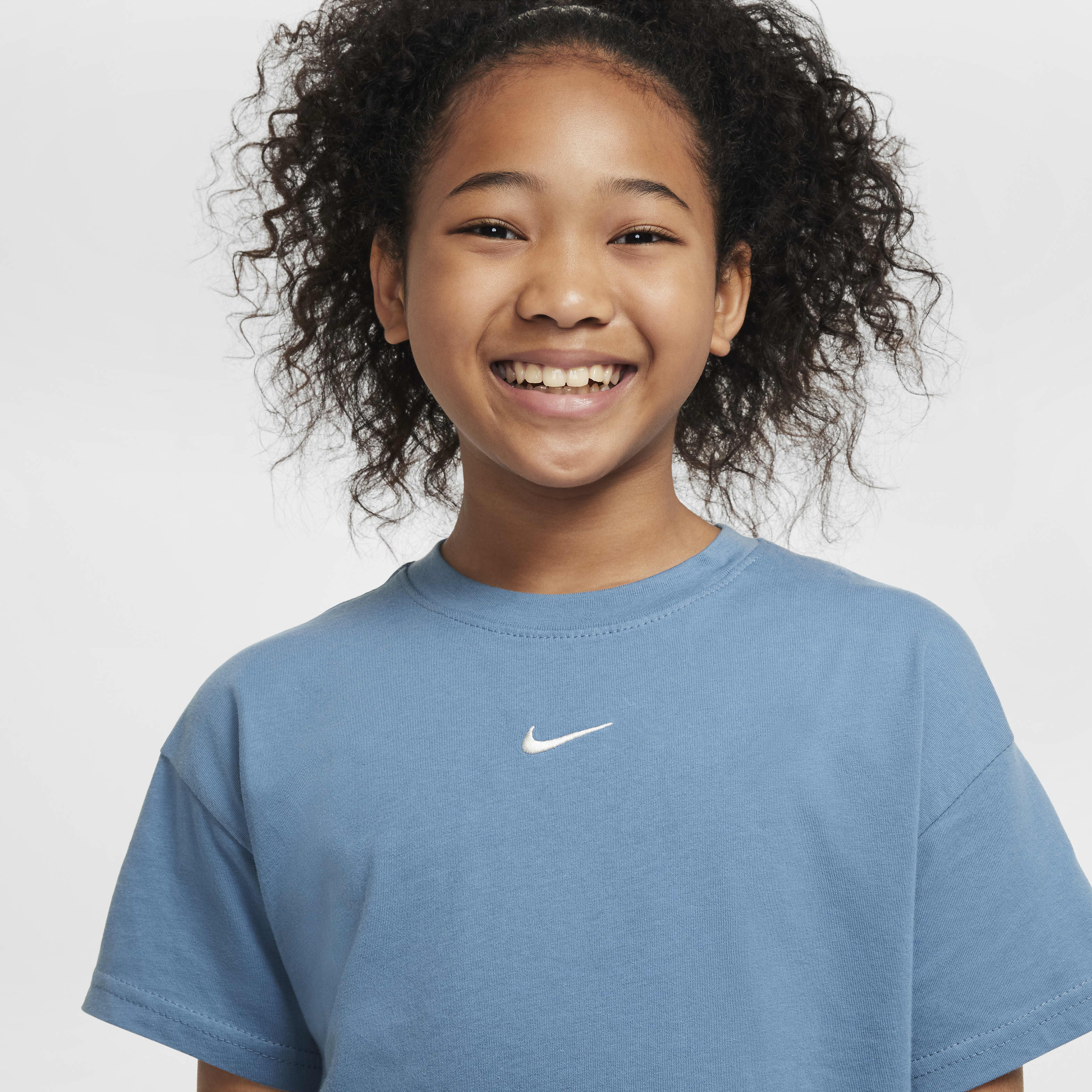 Nike Sportswear Essential Big Kids' (Girls') T-Shirt