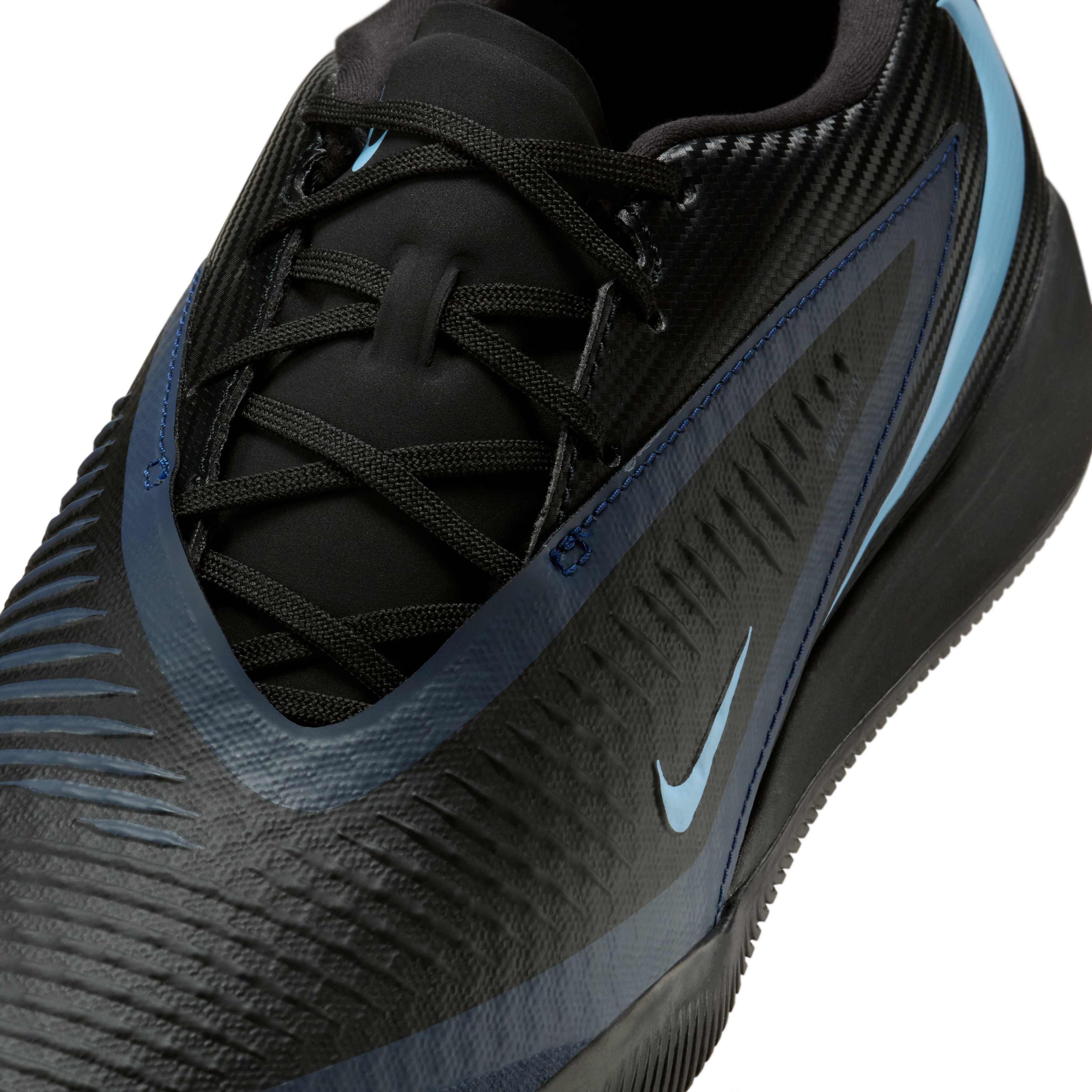 Nike Phantom 6 Low Academy Indoor/Court Soccer Shoes