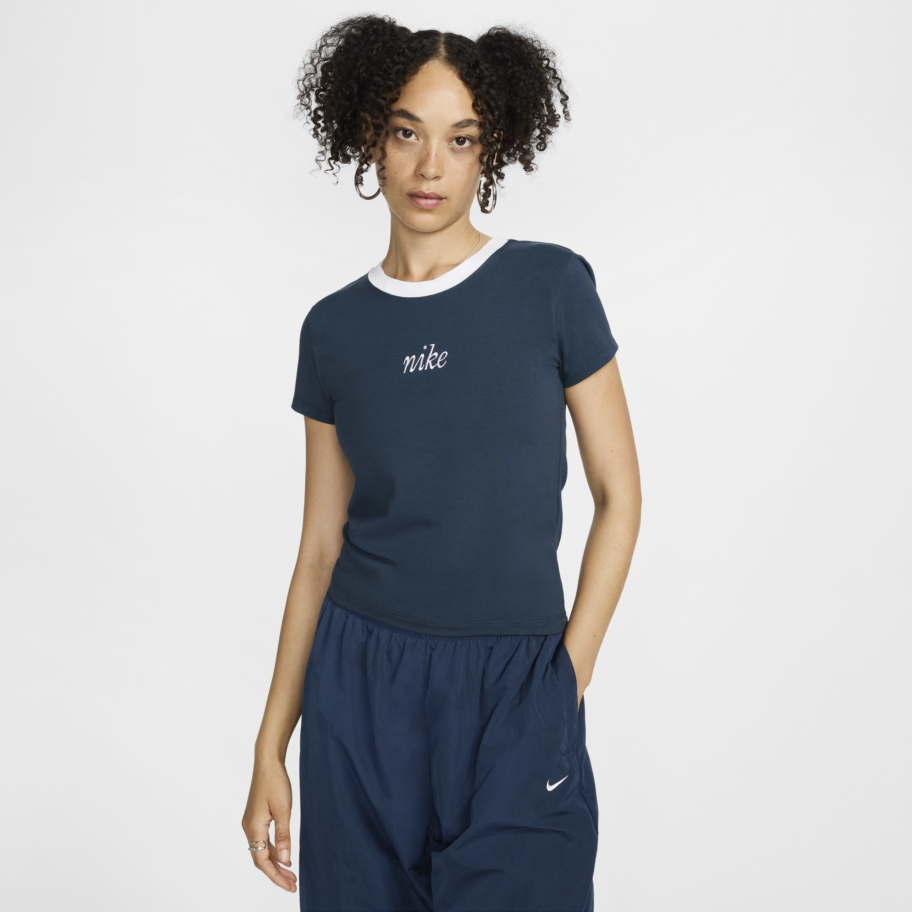 T-shirt recortada de corte estreito Nike Sportswear Chill Knit para mulher