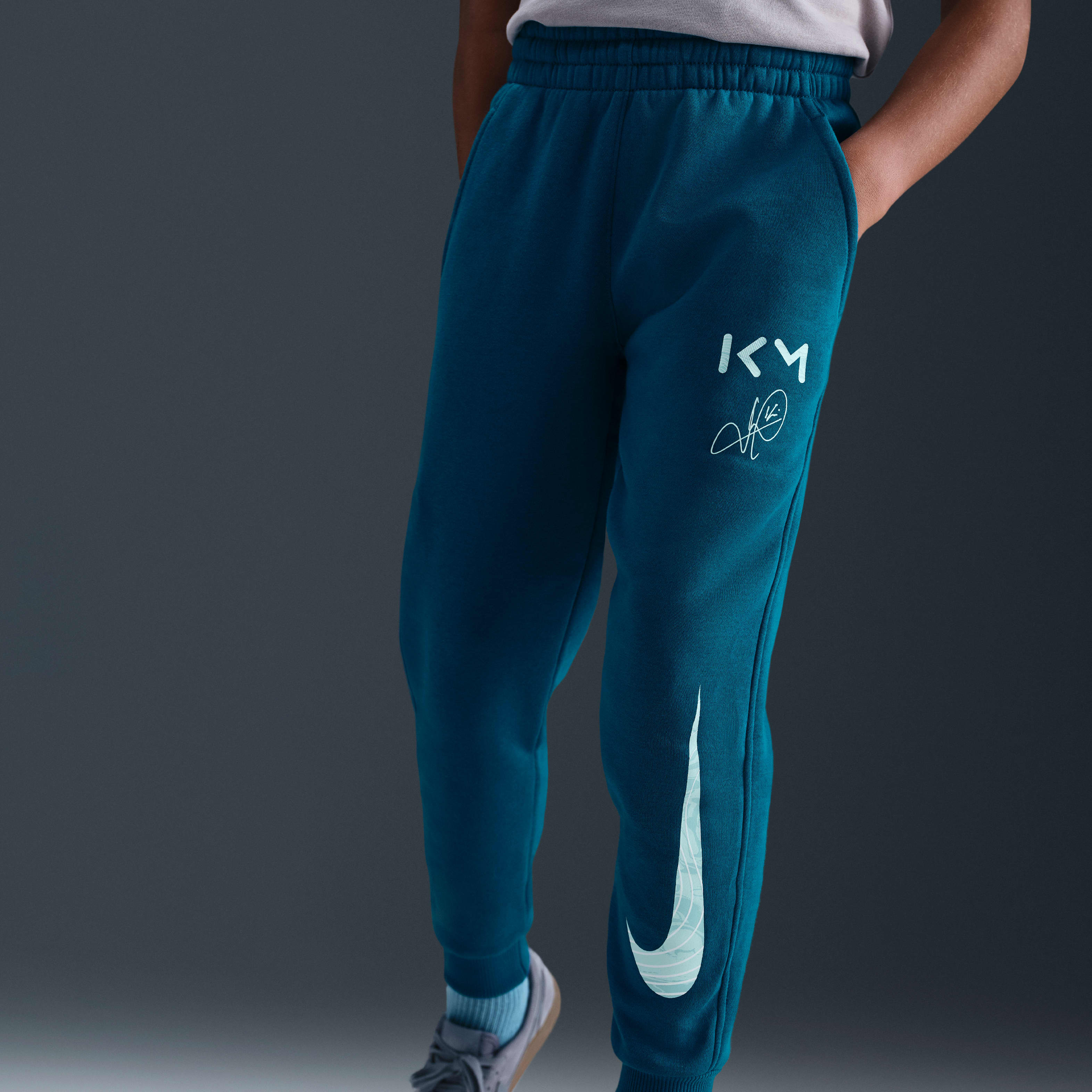 Kylian Mbappé Club Fleece Big Kids' Nike Soccer Joggers