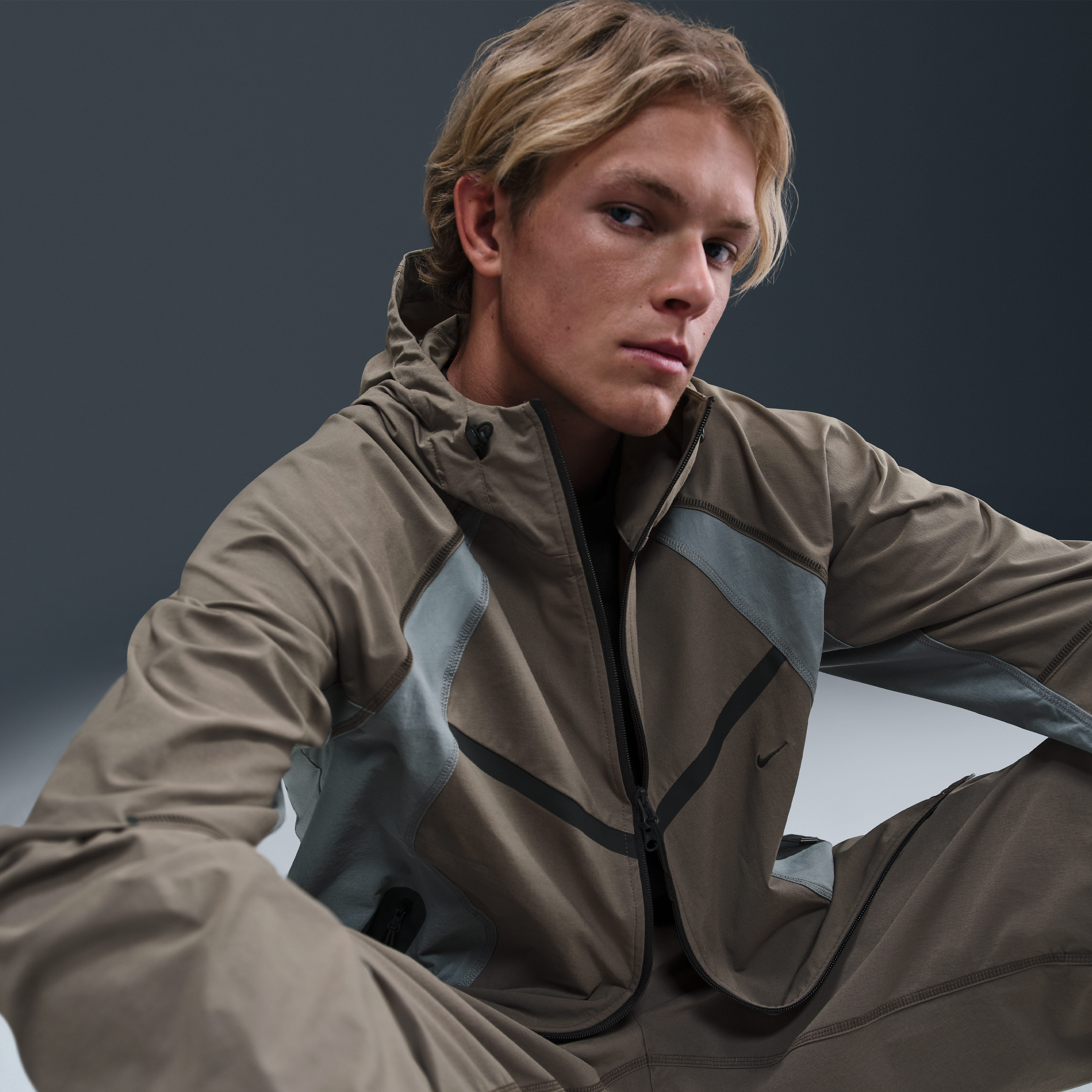 Nike Tech Men's Dri-FIT Woven Color-Block Windrunner Oversized Jacket