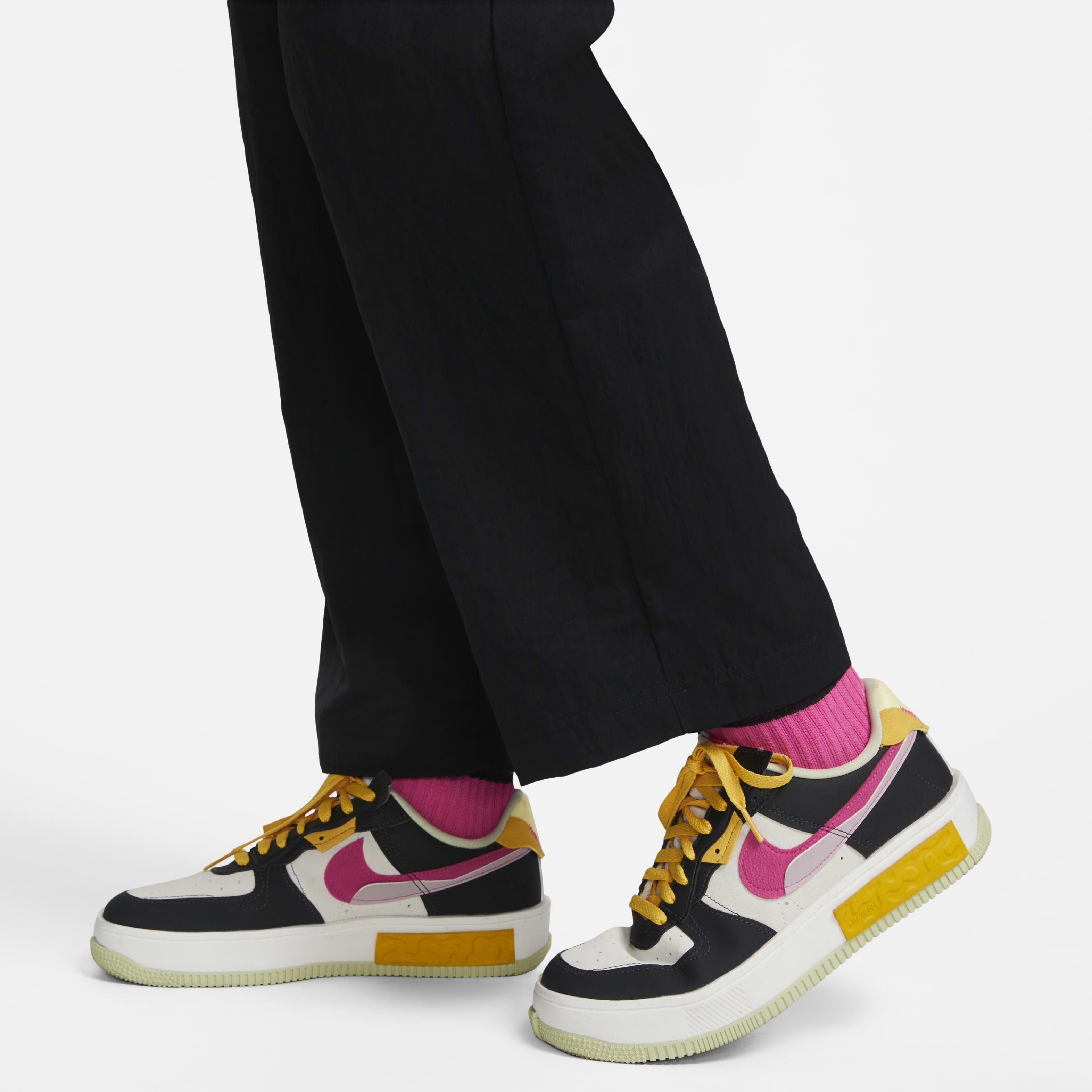 Nike Sportswear Essential Women's High-Rise Woven Cargo Pants